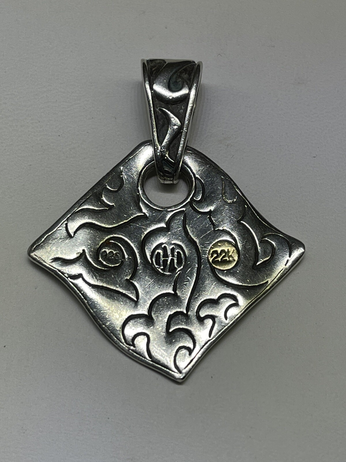 JOHN HARDY (c) Sterling Silver 22K Yellow Gold Dayak Pendant (1 7/8″)