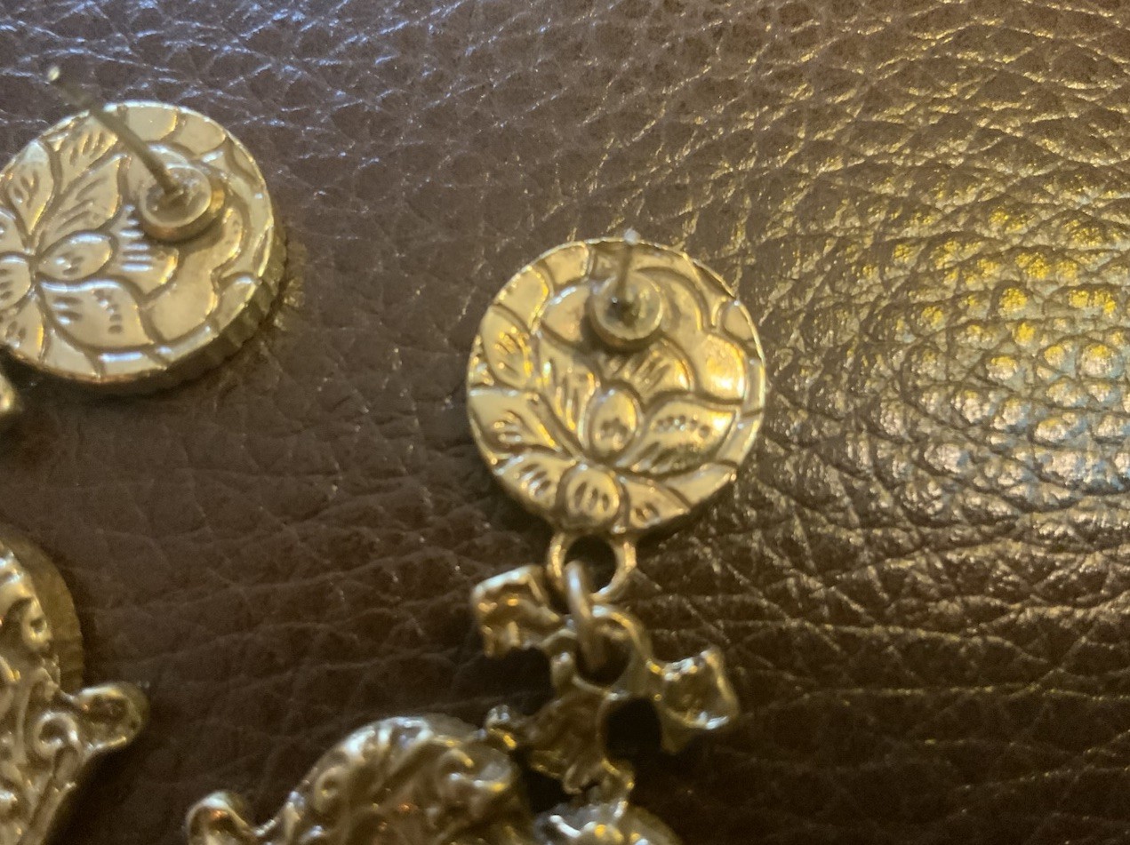 Museum Bird Dove Earrings Heart Ornate Flower VTG Palace Gold Court Love Green
