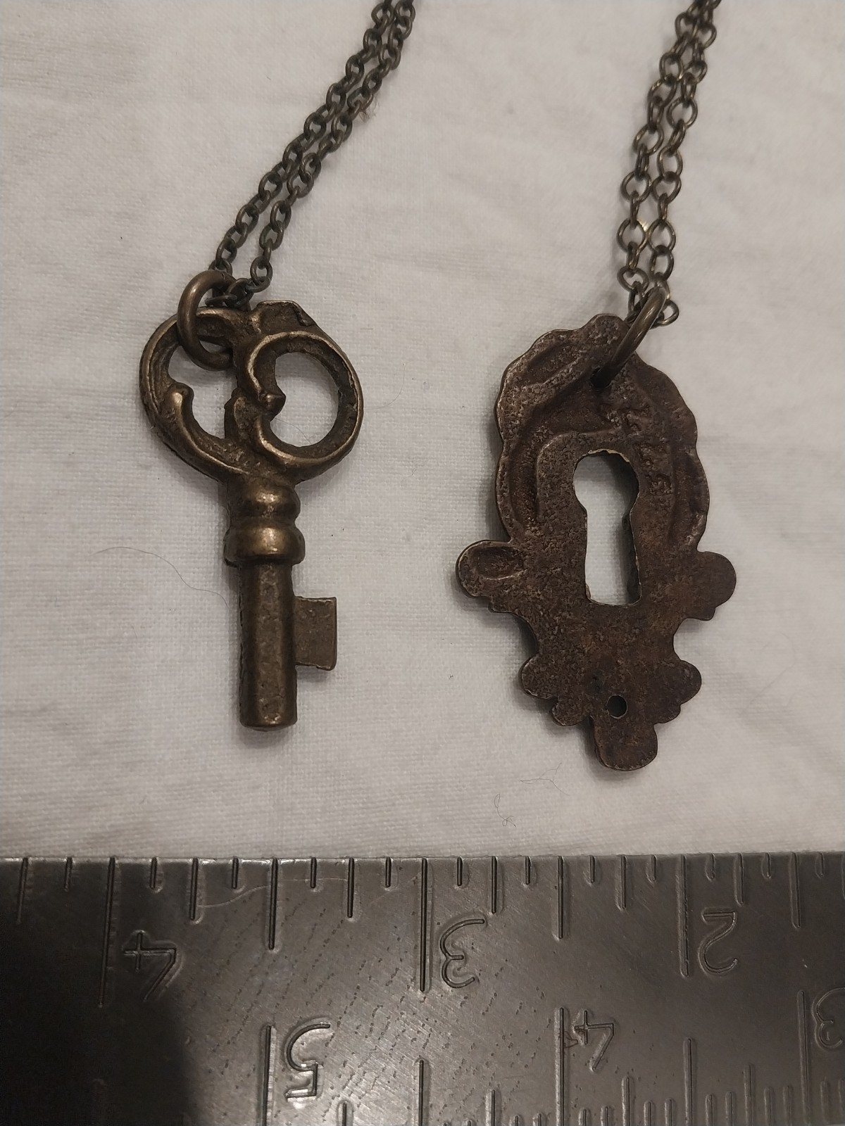 Vintage Key & Keyhole Pendant set Cable Chain No Clasp Necklace Set 29 in