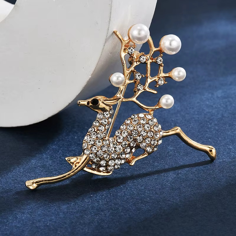 Running Reindeer Brooch Pin Rhinestone Imitation Pearl Animal Pin Christmas gift