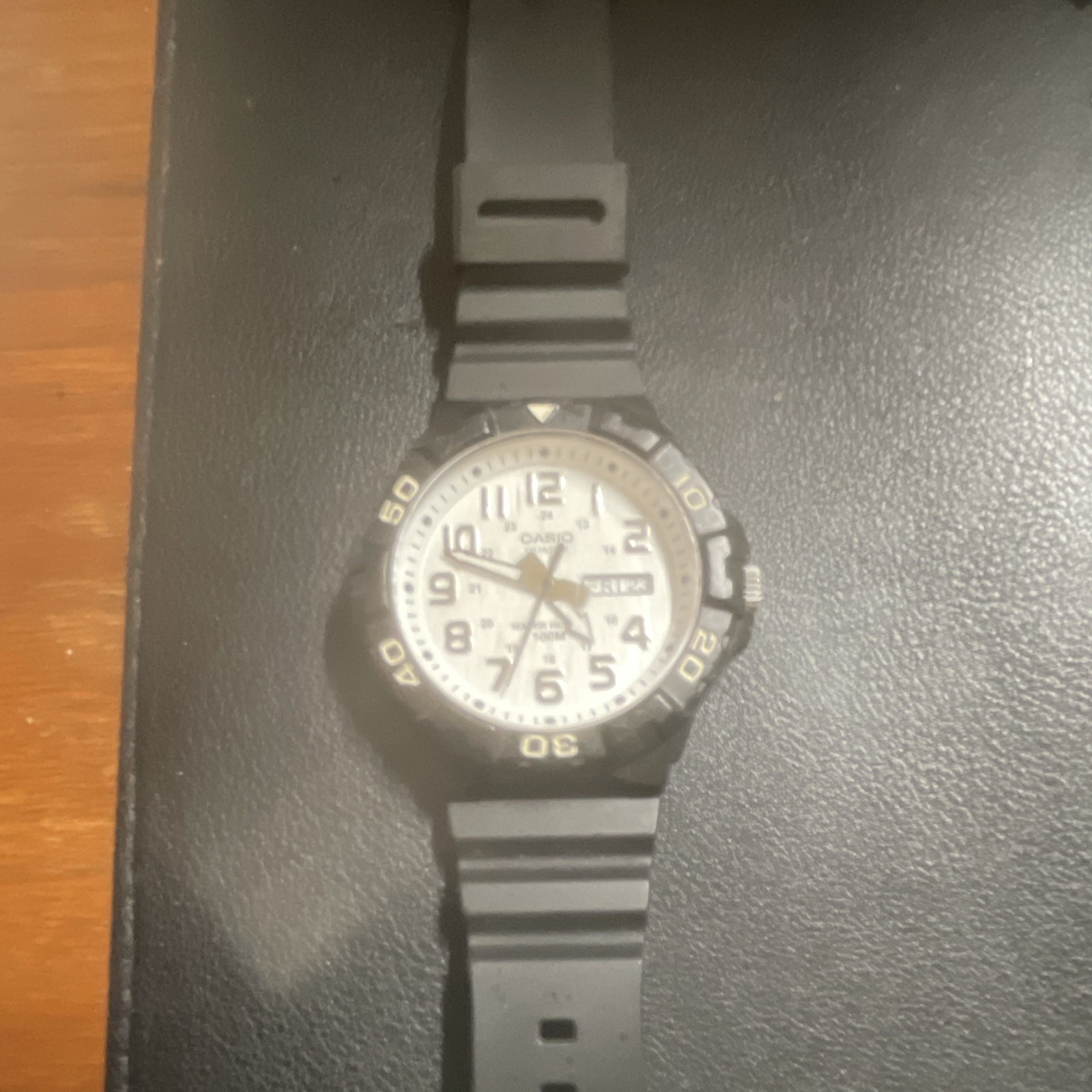 Casio MRW-200H Quartz 100M Mens Watch White Dial Black Resin Strap Day/Date