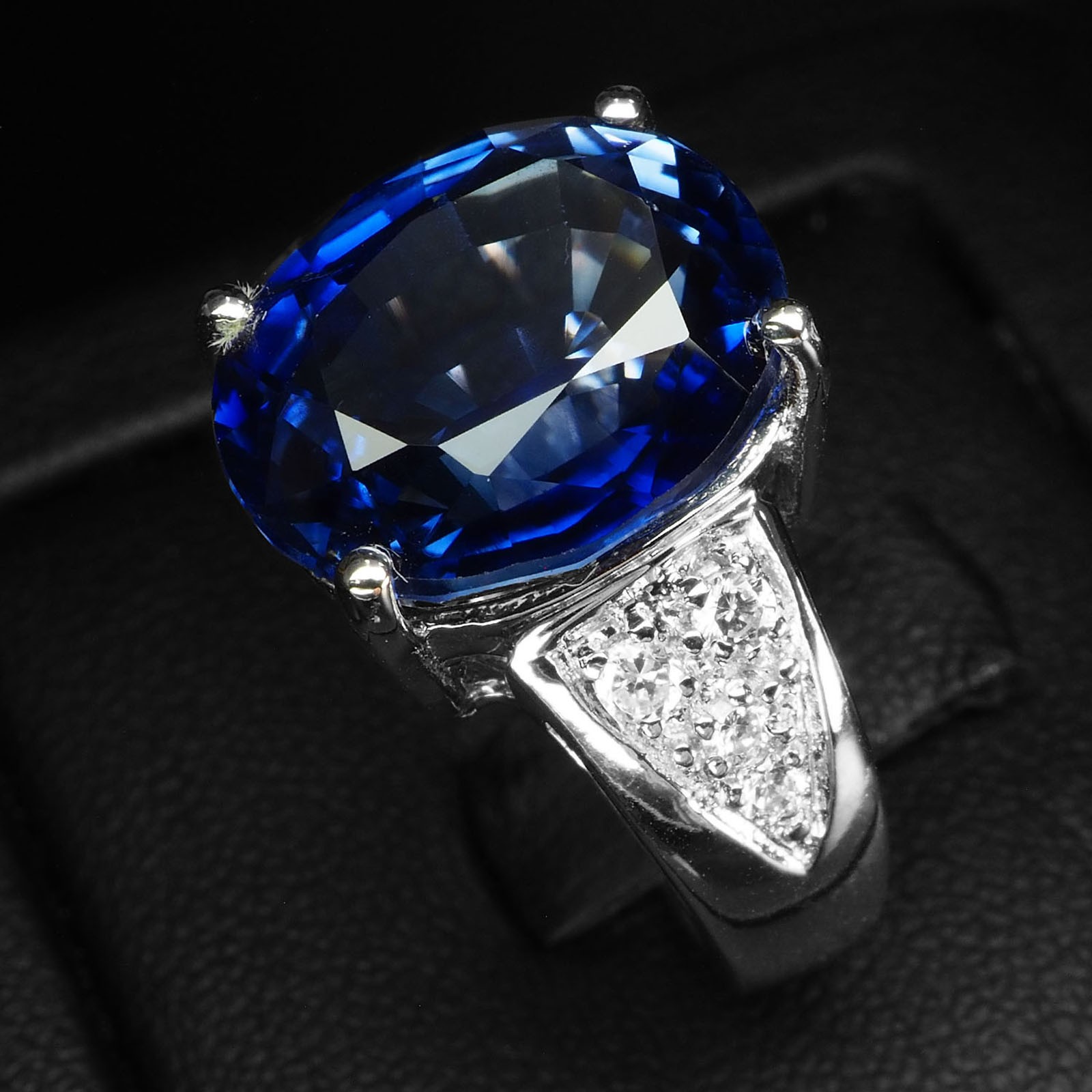 Radiant Royal Blue Sapphire Oval 11.70Ct 925 Sterling Silver White Gold Rings