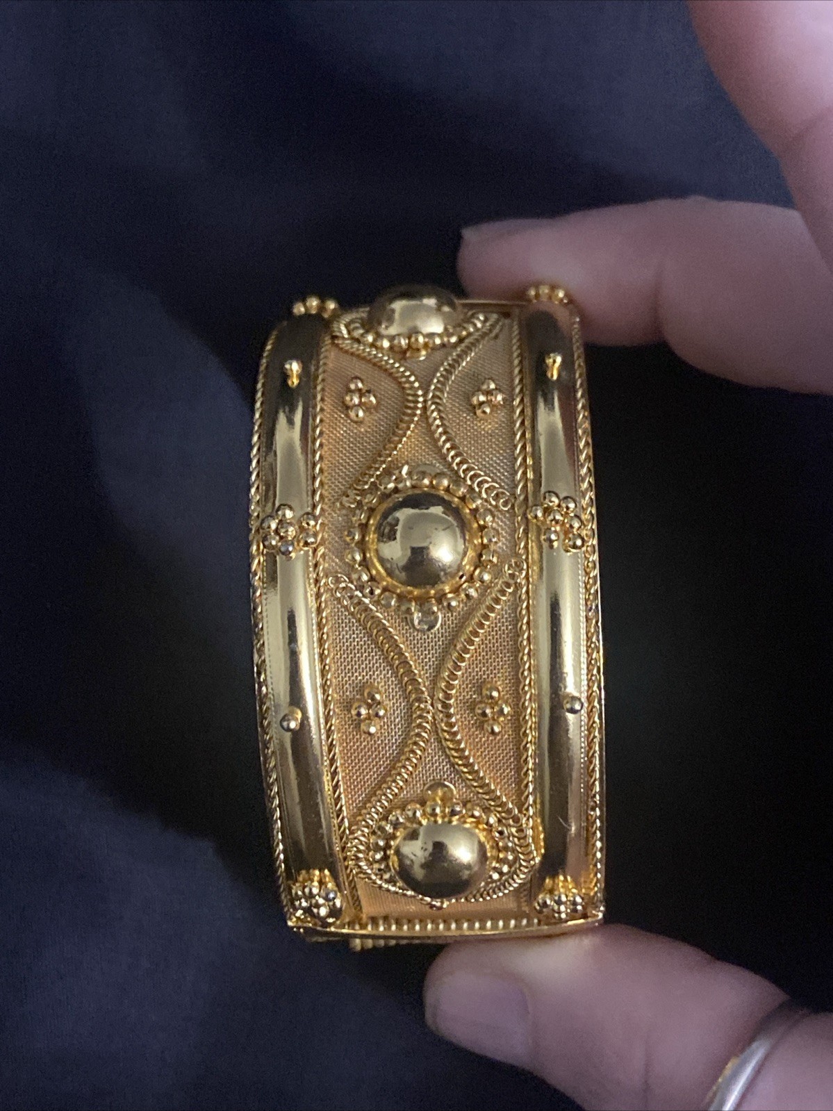 Vtg Heavy Etruscan Revival Gold Tone Hinged Bracelet Granulation Filigree EUC