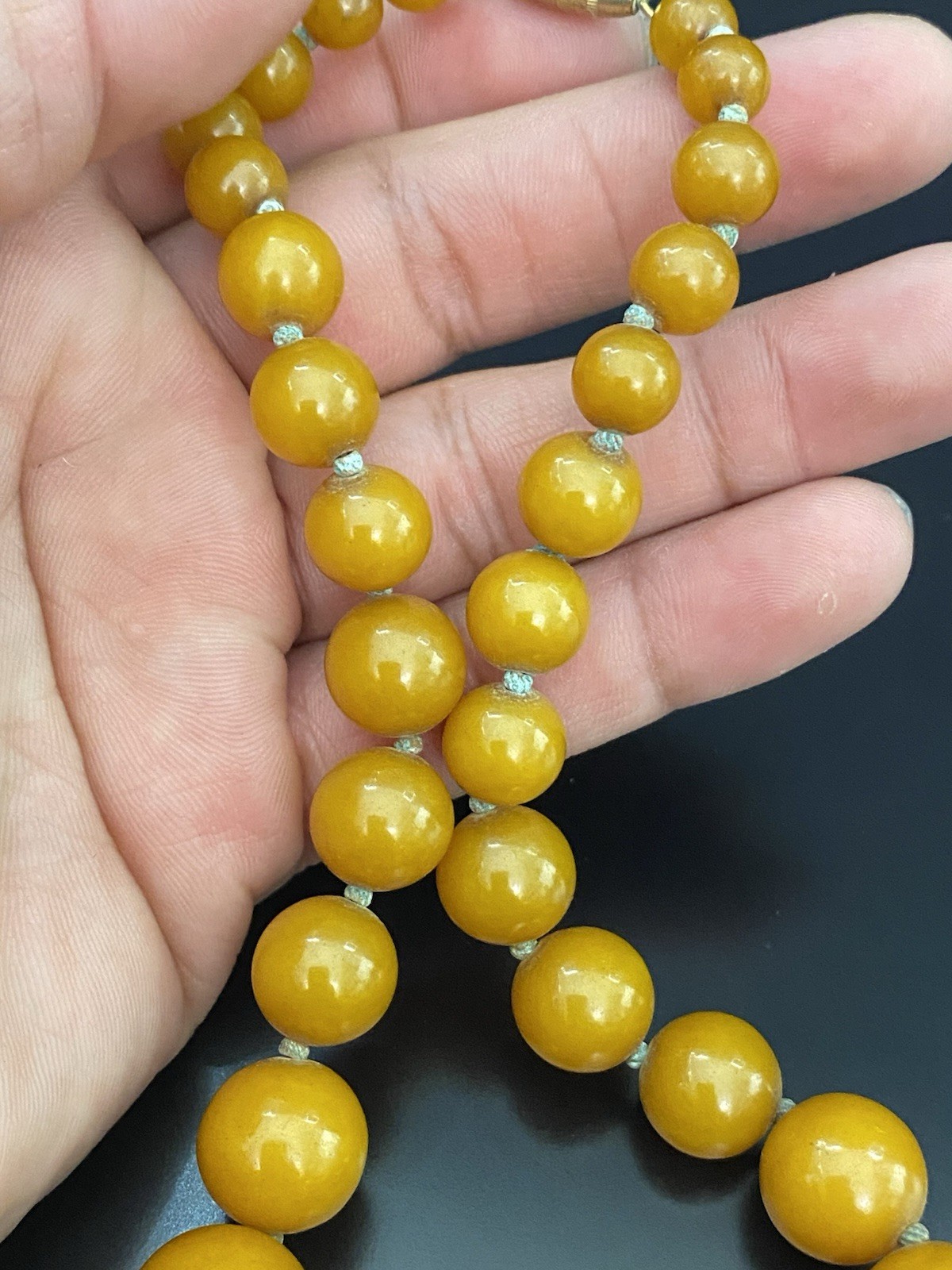 Vintage Egg Yolk Butterscotch Amber Bakelite Graduated Bead 16″ Necklace 43.8g