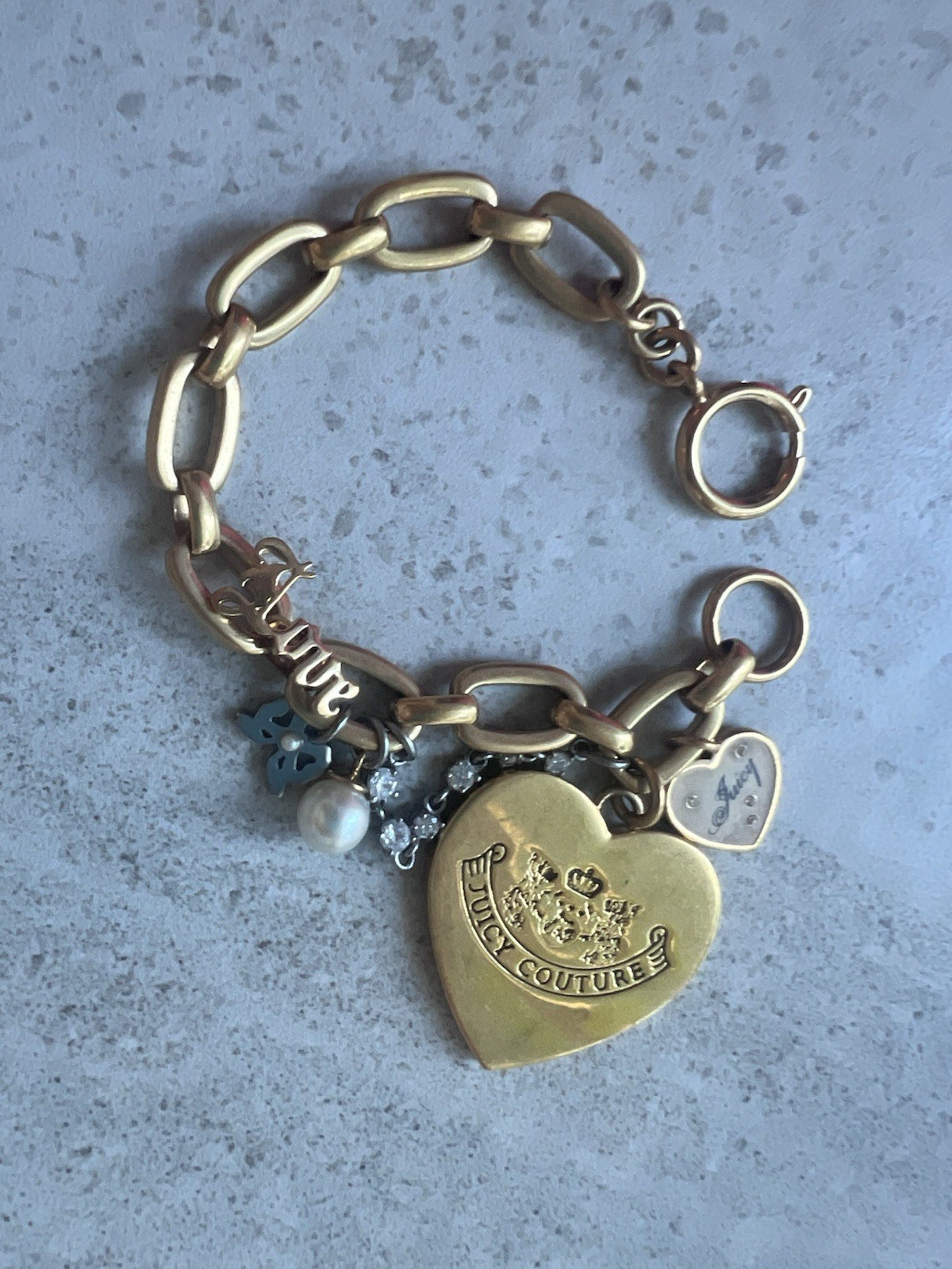Juicy Couture Let Them Eat Couture Pearl Dangle Charm Bracelet Gold Tone 7.5” C5