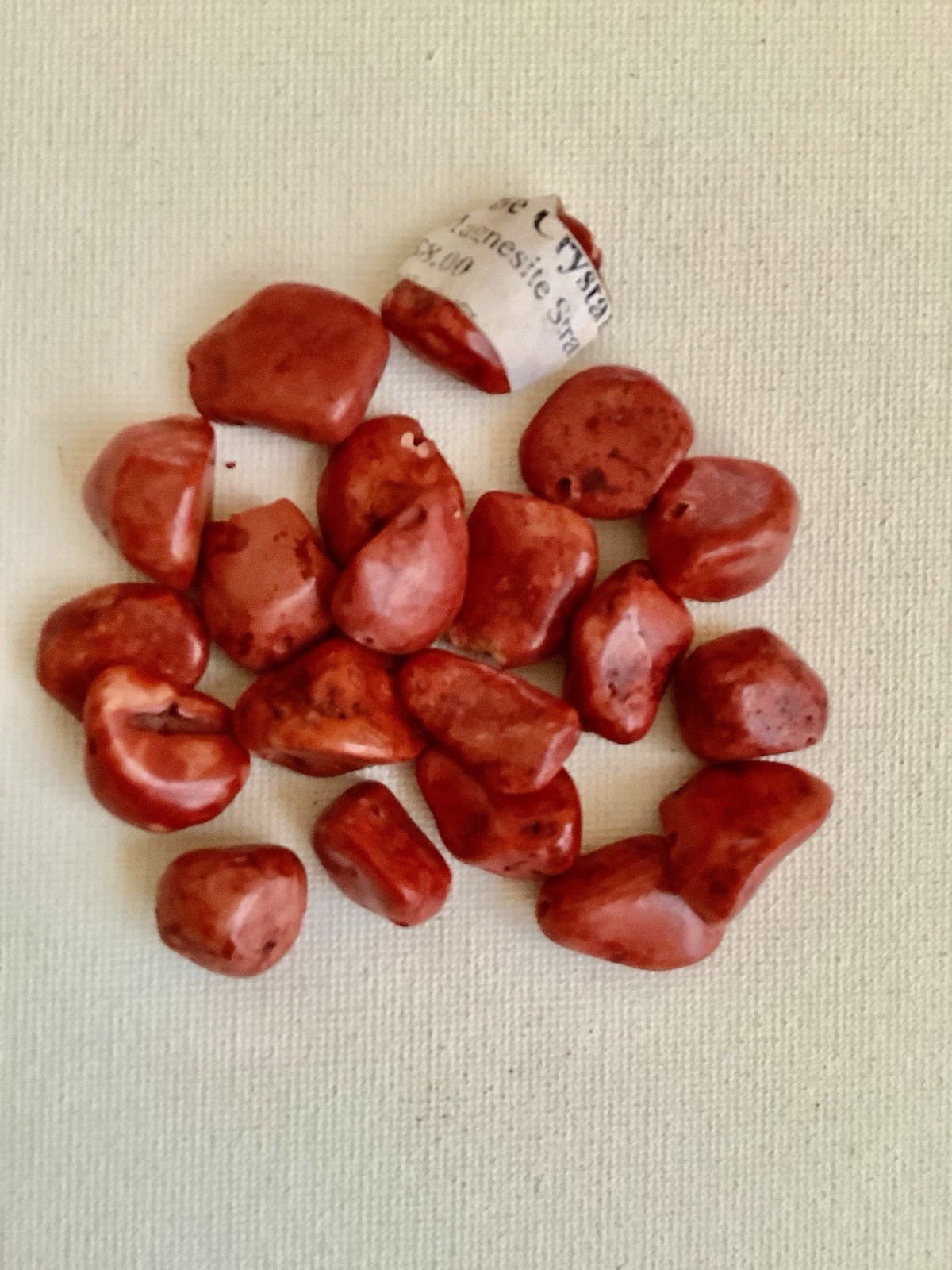Dyed magnesite, 20 pieces red, 6 pieces pink, approx 20mm, loose stones