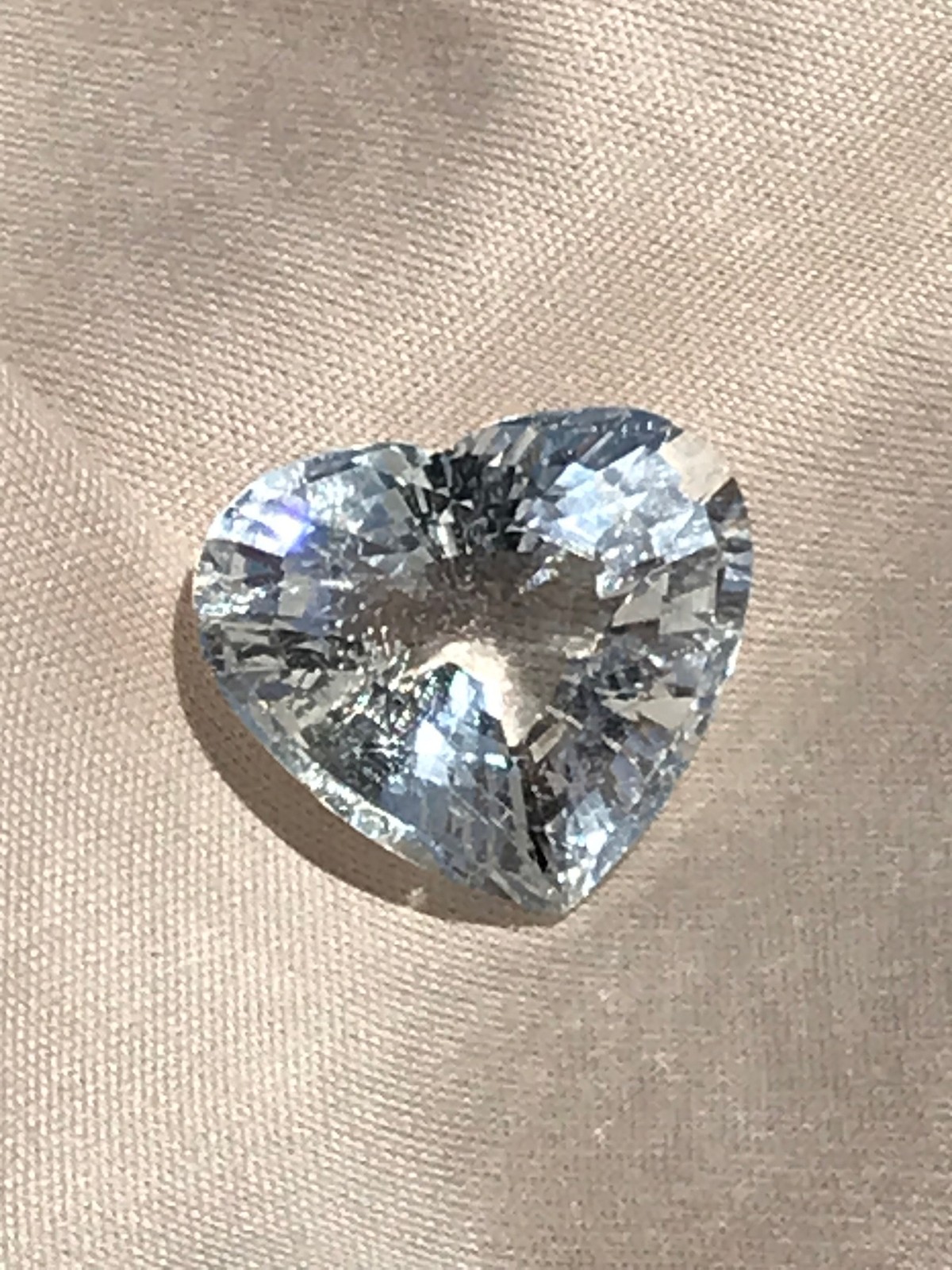 Topaz Heart 20.5 cts (untreated) si grade Beautiful, Stunning Top cut Topaz