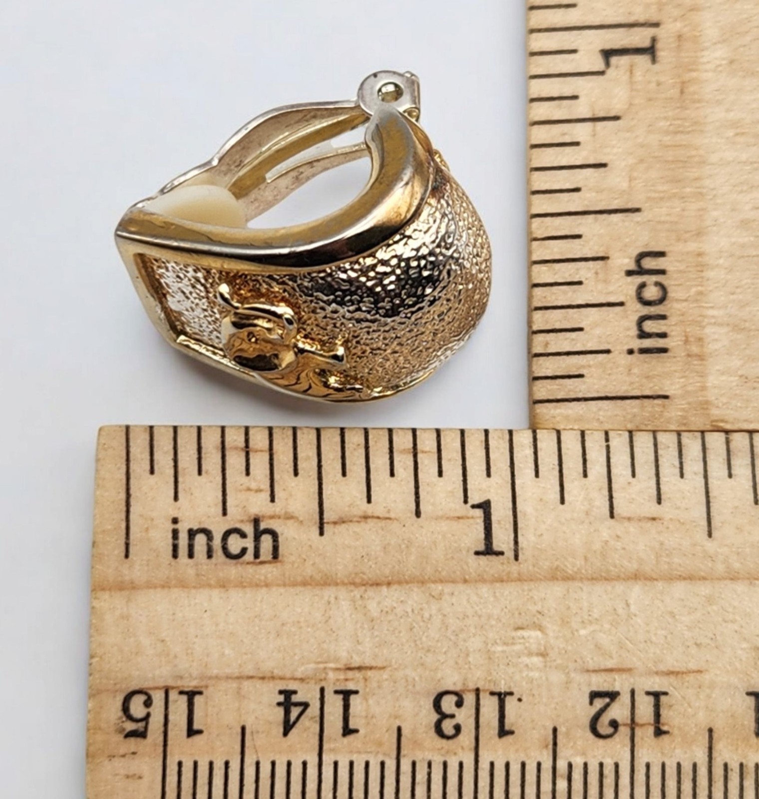 Vtg Makers Marked ‘1999 AD’ 1″ Clip Earrings Trunk Up Elephant Textured Two Tone