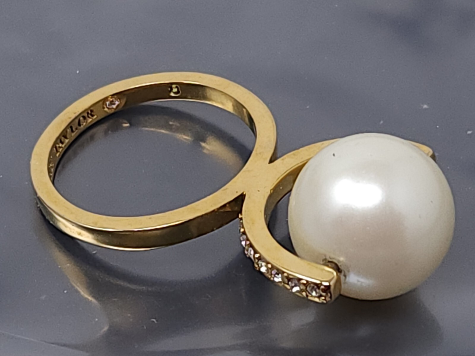 Vintage ANN TAYLOR Pearl Spinner Cocktail Gold tone Large band Ring size 8
