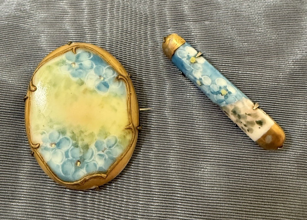 Antique Set Of 2 Painted Porcelain Brooches 1 Oval 1 Bar Floral In Brass 1900’s