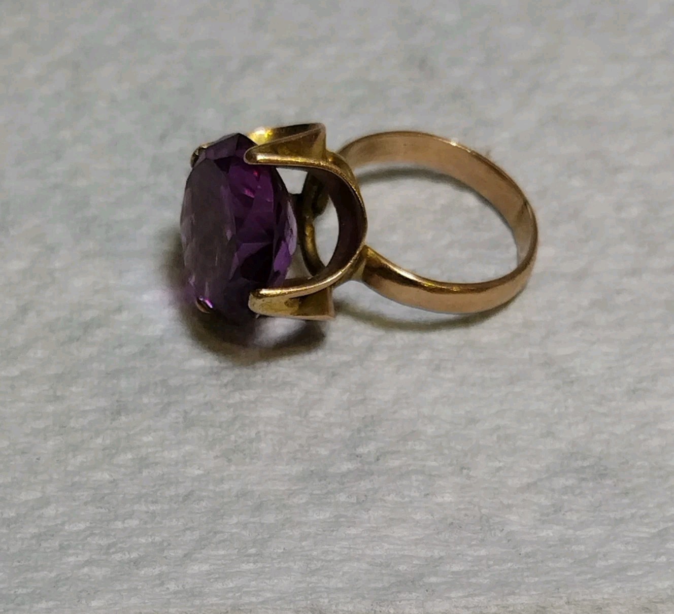 VTG Gold Tone Cocktail Ring Large Oval Faux Amethyst Purple Faceted Stone 6.5
