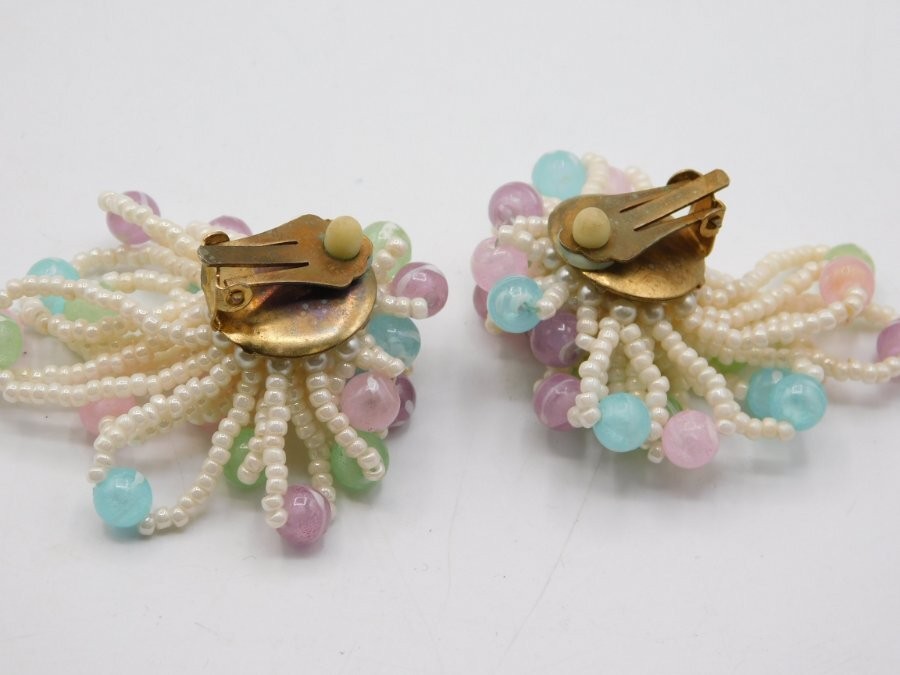 J262-VINTAGE CLIP EARRINGS~PASTEL BEADED~UNIQUE LOOK~1″ WIDE