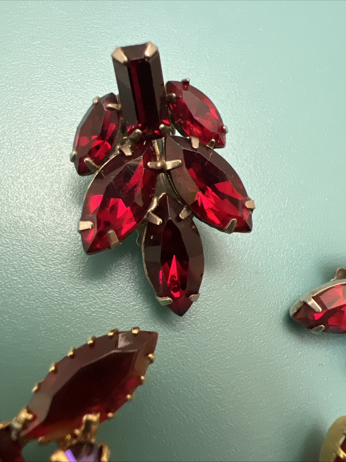 Vintage Juliana Red Rhinestone Brooch & Earrings – Married Set – Crinkle Glass