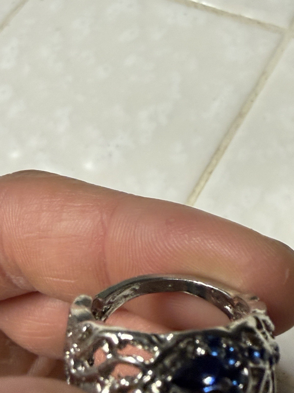 Lot Of 7 Rings Costume Jewelry Several All Different Rings To Fit Any Styles.