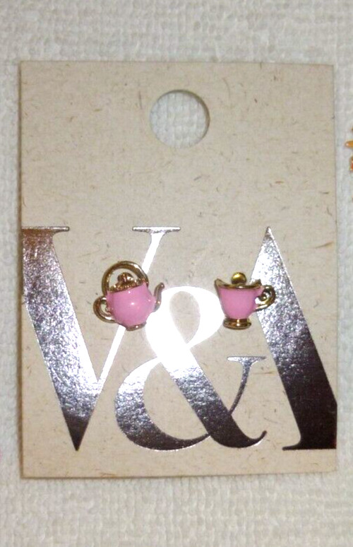 VICTORIA & ALBERT MUSEUM STUDS EARRINGS