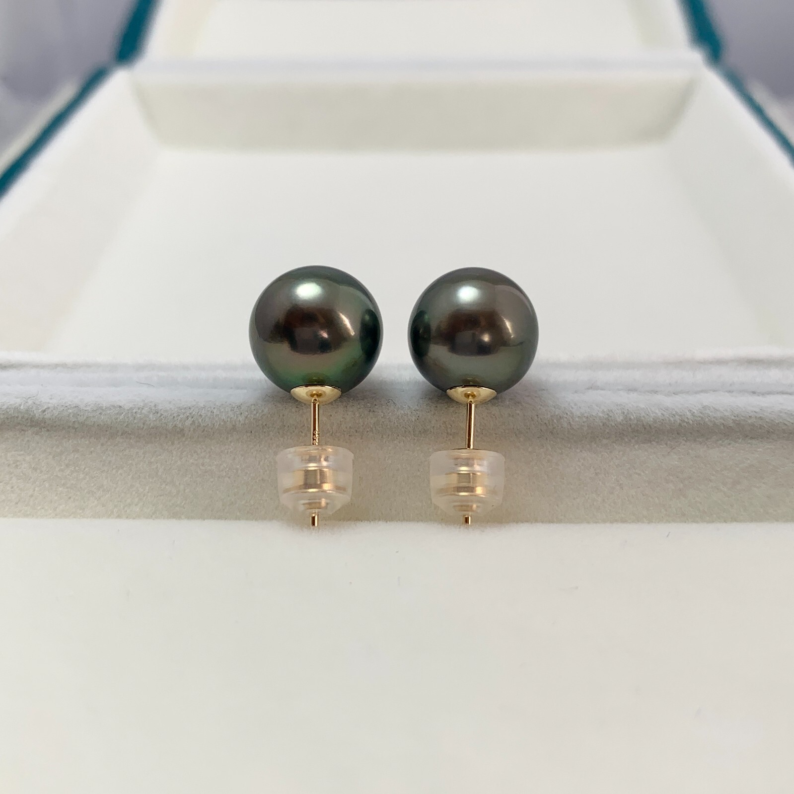Big 10.6mm Round Black-Green Tahitian pearl stud earrings 18kt yellow gold