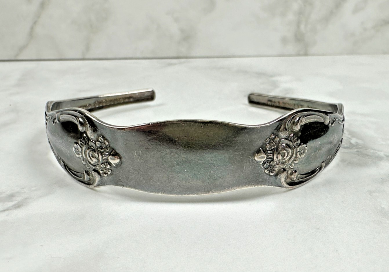 Gunmetal Tone Flatware Cuff Bracelet – Wm A Rogers Oneida Ltd – 6.25″ Wrist