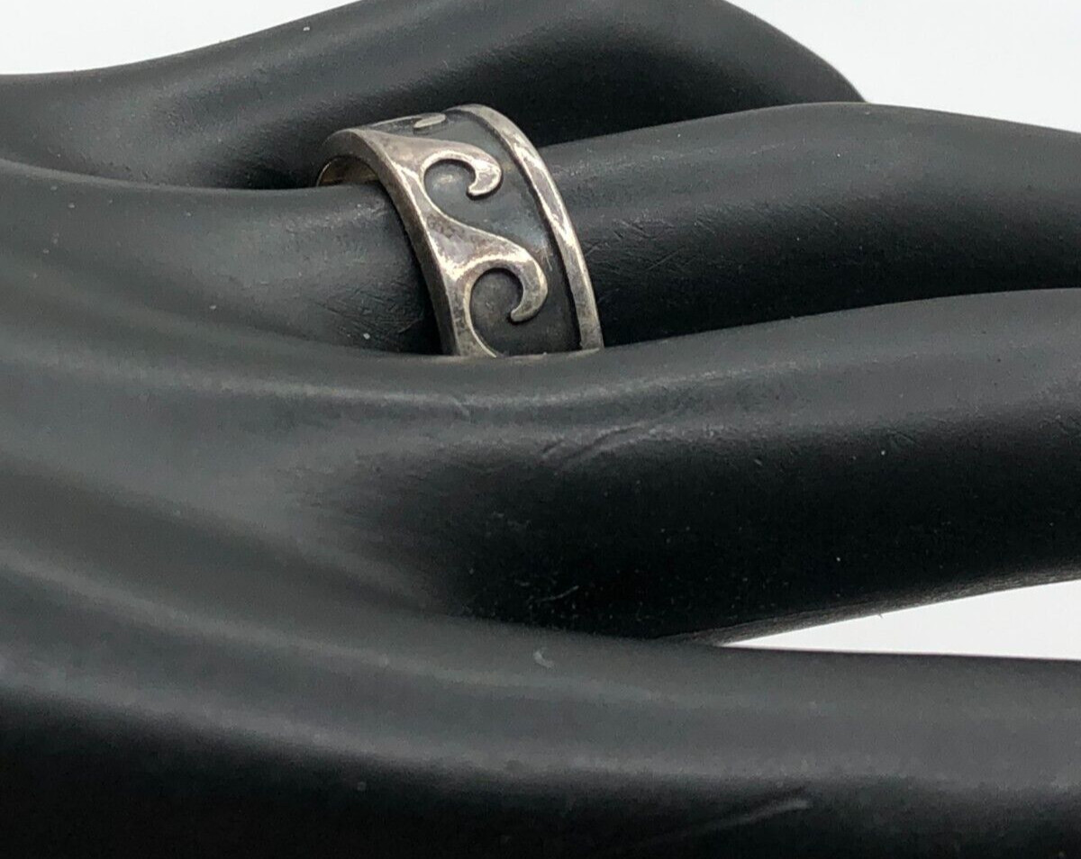 Vintage Silver Black Enamel Wave Design Band Style Ring Size 10 8.8 Grams