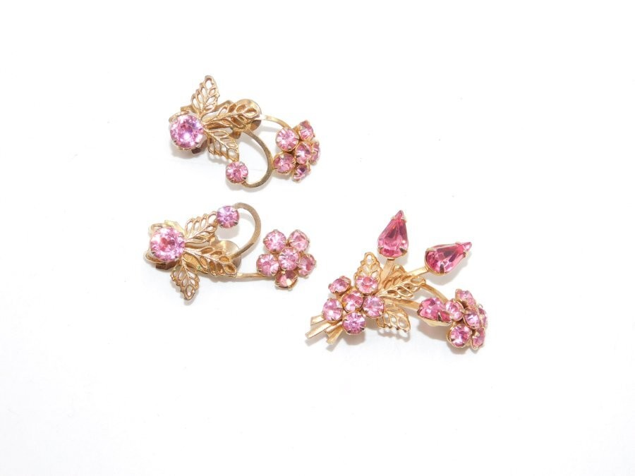 A336-VINTAGE CLIP EARRINGS/PIN~GOLD TONE/PINK STONES~FLORAL~NICE!