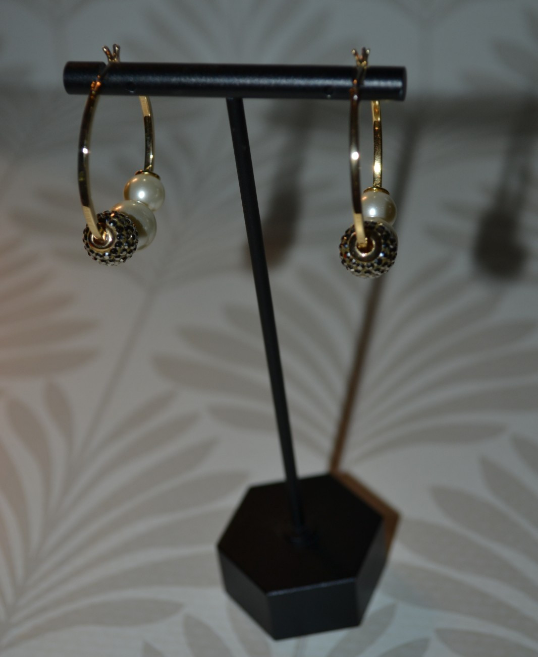 Henri Bendel Faux Pearl Hoop Earrings – Elegant Gold Tone