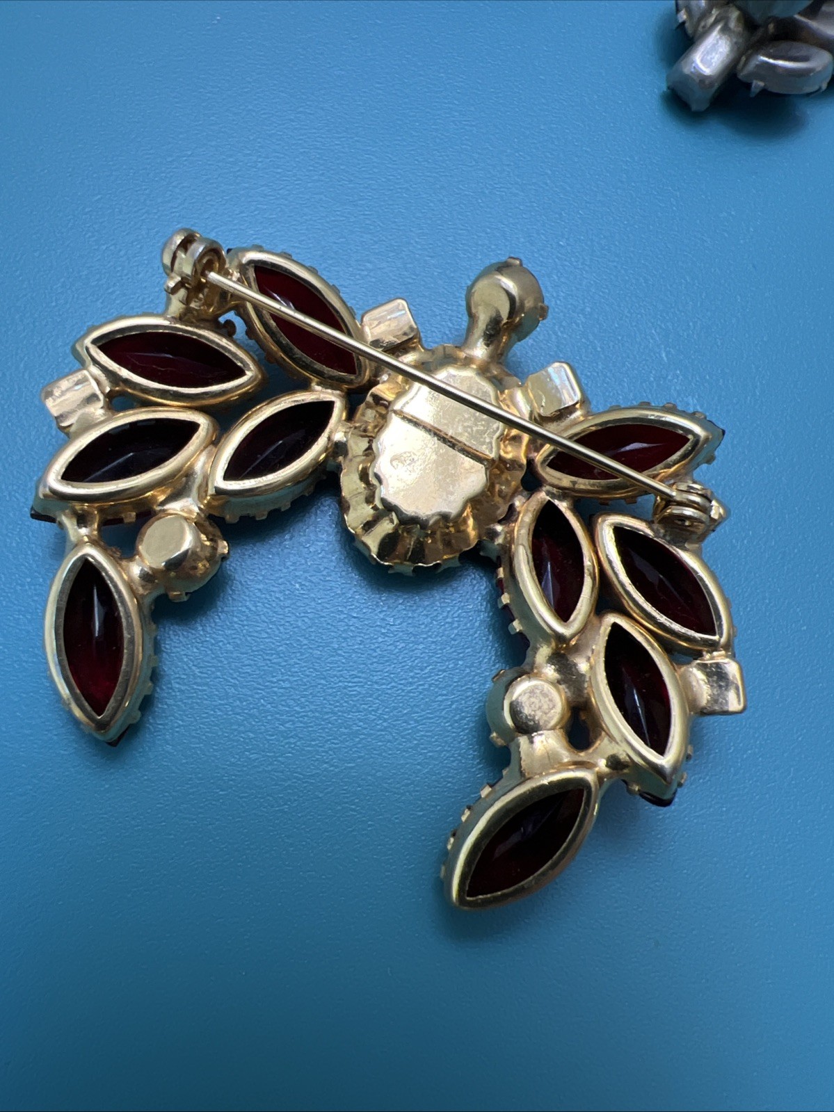 Vintage Juliana Red Rhinestone Brooch & Earrings – Married Set – Crinkle Glass