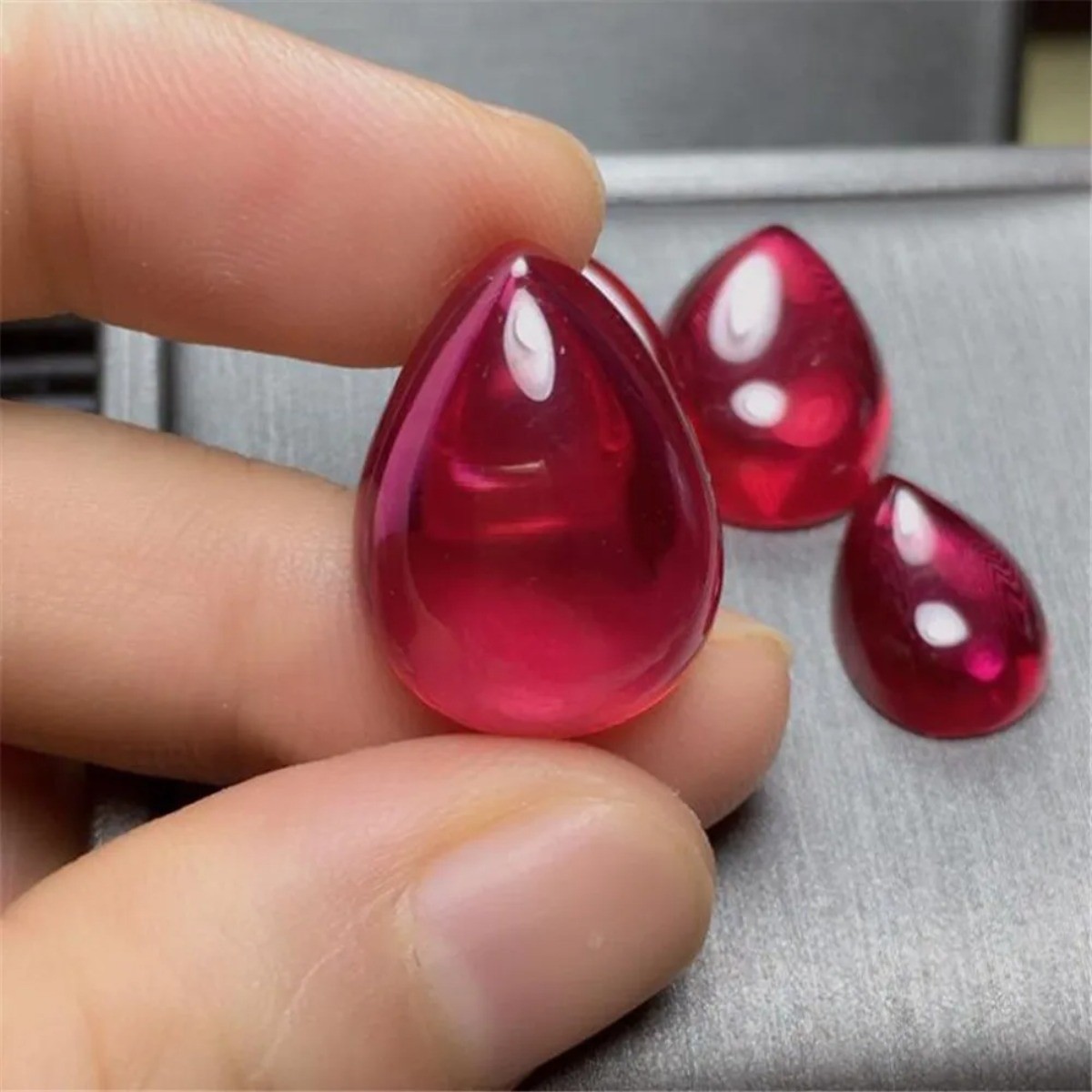 Blood-red Ruby Mohs Hardness 9 Pear Shaped Cabochon Teardrop Cabochon Ruby Gem