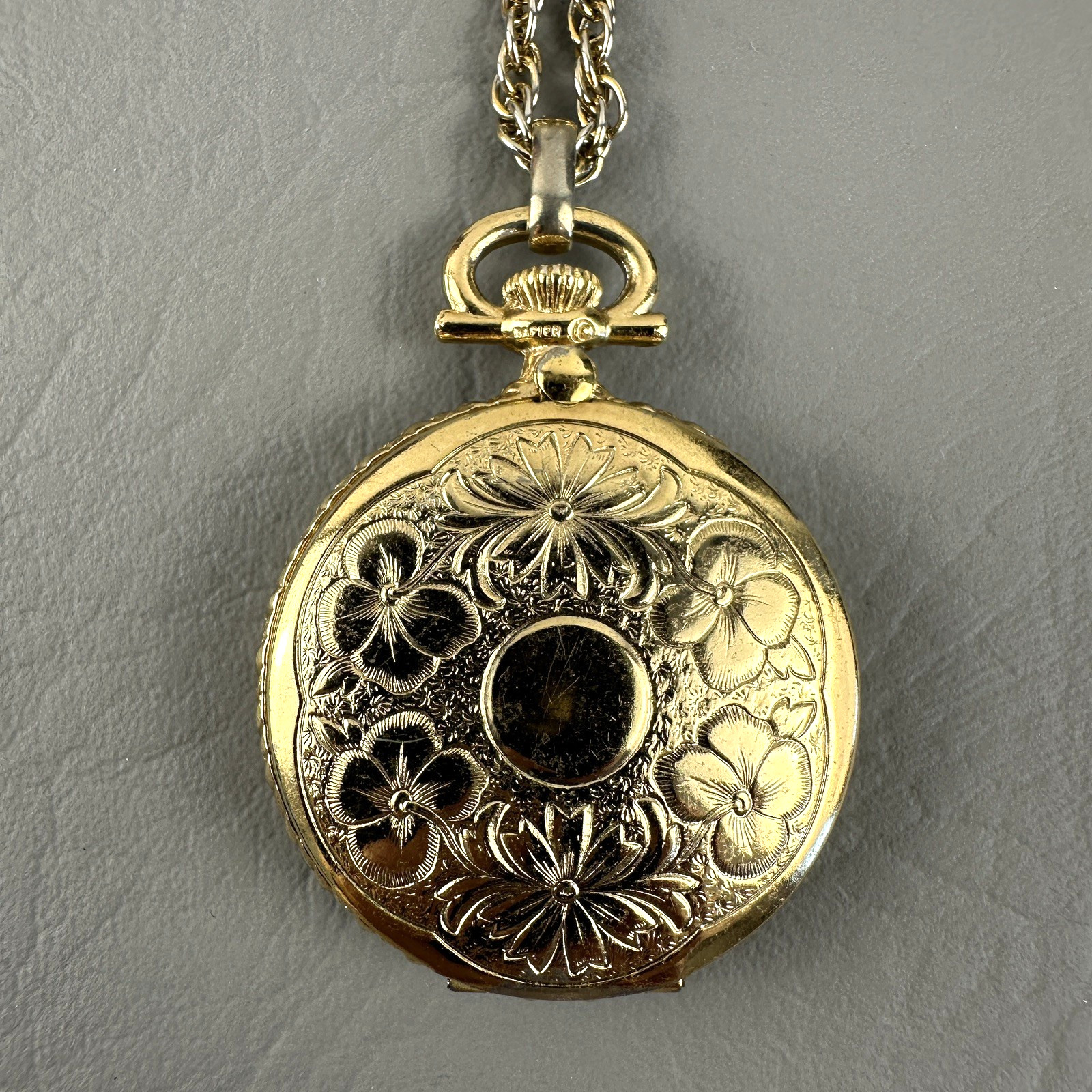 Vintage Locket Pendant Necklace Gold Tone Floral Engraved Round 25 “