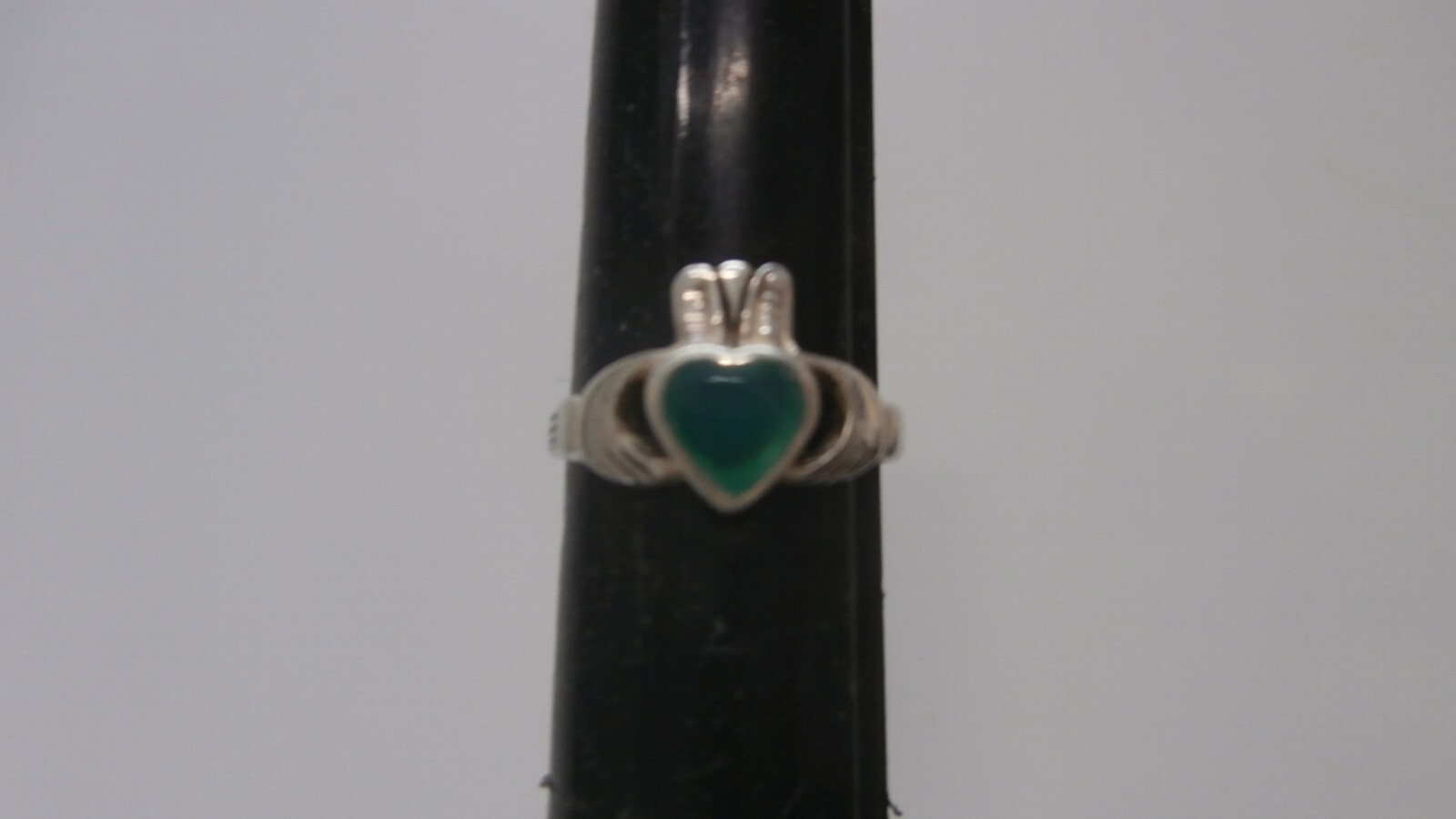 Marked Sterling Silver .925 GREEN STONE INLAY CLADDAGH RING Size 3.5 Jewelry