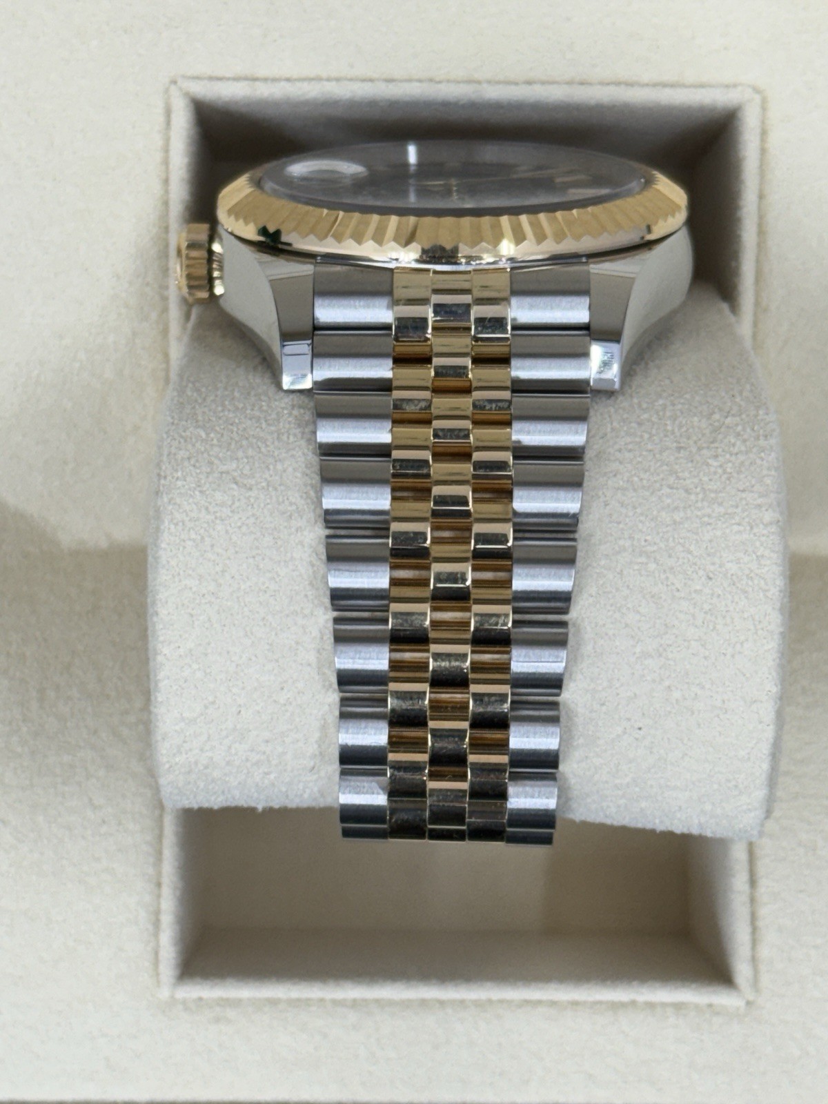 Rolex SkyDweller 336933 MINT 18k YG Jubilee Black Dial Auto Watch 42mm Full Set