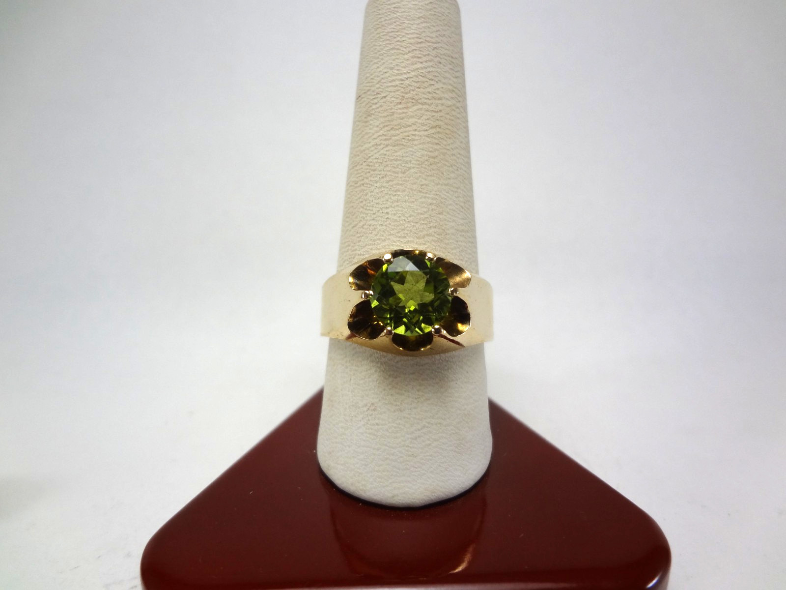 10K SOLID GOLD- PERIDOT IN A BELCHER STYLE RING – 7.30 GRAMS – SIZE 11.5 – F91