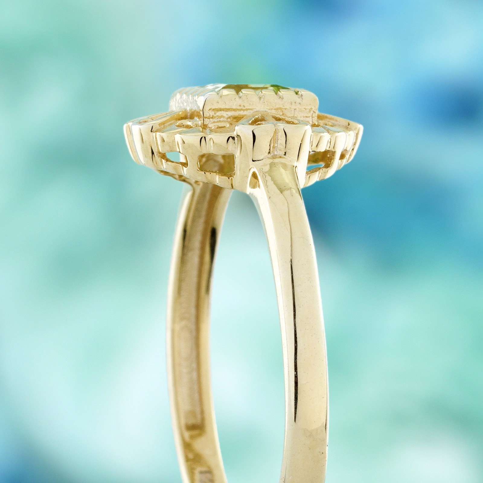 14K Yellow Gold Peridot Vintage Style Heart Filigree Ring