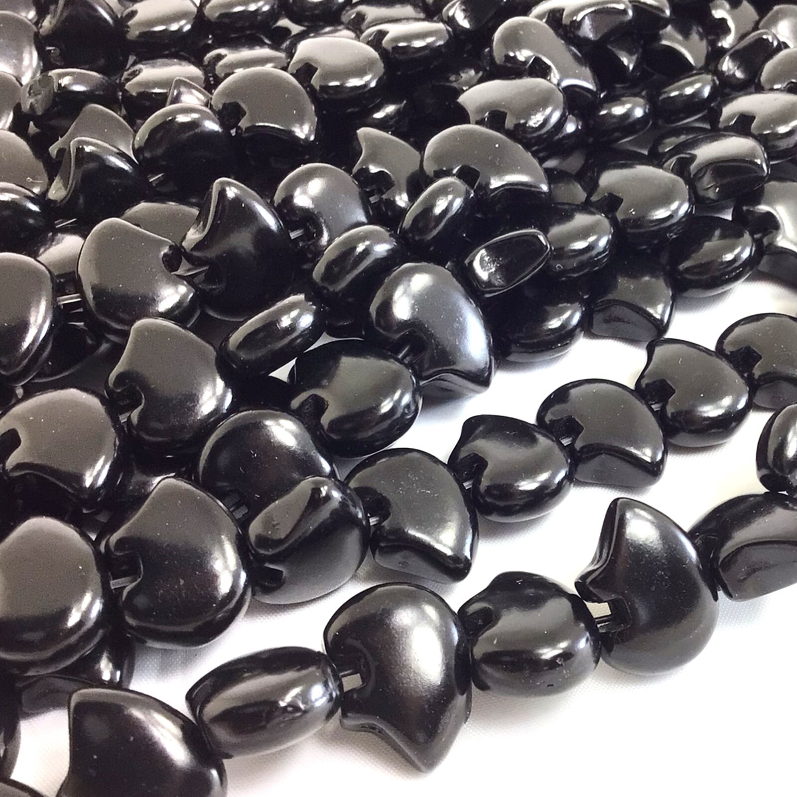 Black Zuni Bear Fetish Gemstones Howlite Magnesite Turquoise Beads 15″ Strand