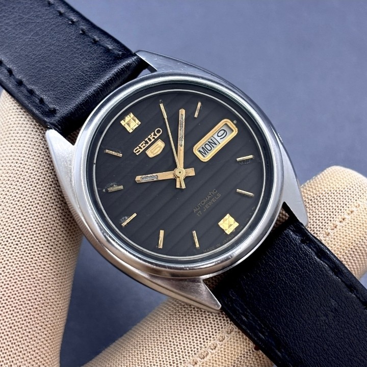 Vintage Seiko 5 Automatic Black Dial Original Japan Made Men’s Watch 7009-3041.