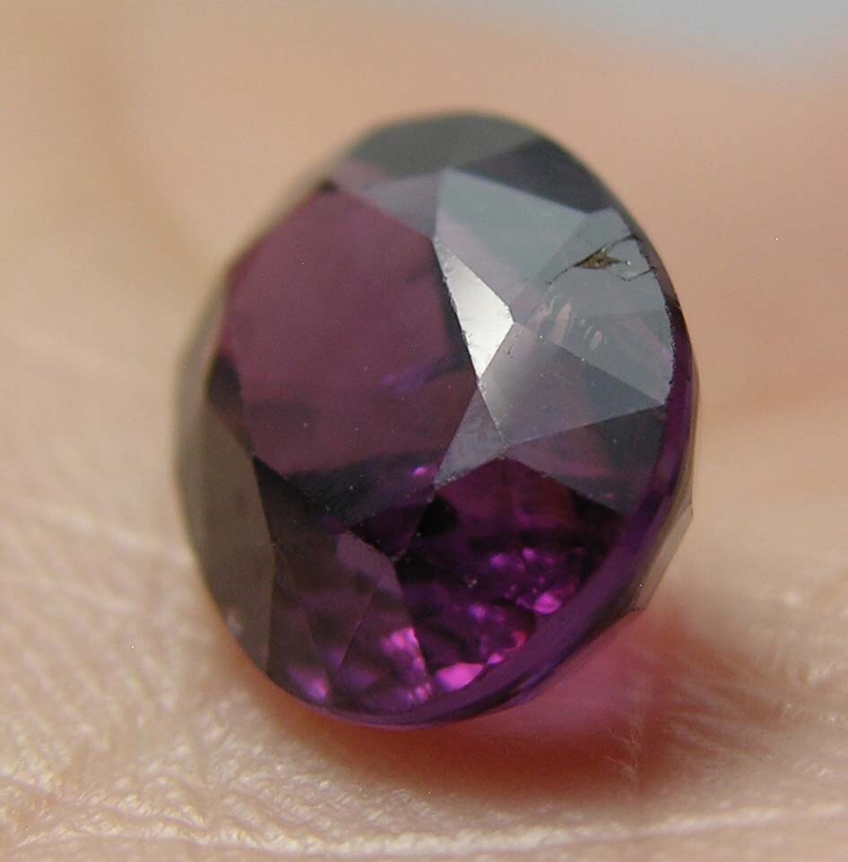 #84 4.10ct Vietnam oval 100% Natural Spinel Gemstone .80g 11.00 X 8.00 X 6.00mm