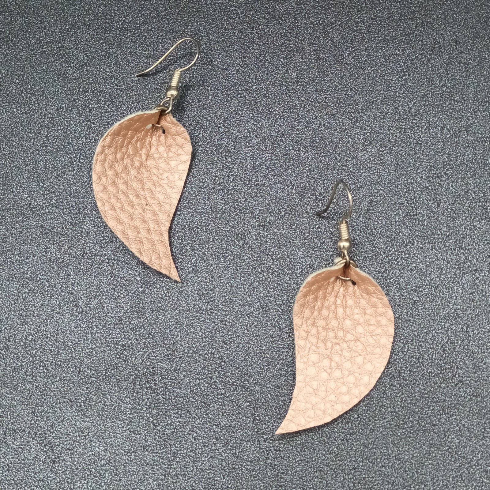 Pierced Earrings Silver tone Pink Faux Leather Felt Dangle 1 5/8″