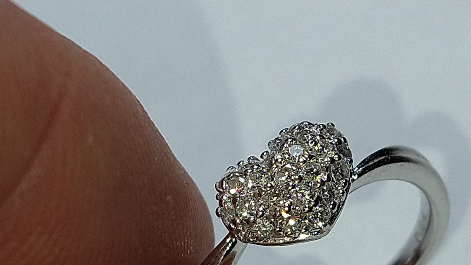 Solid 18k white gold (nickel-free) 0.24 ct natural diamond ring 2.96 gms sz 5