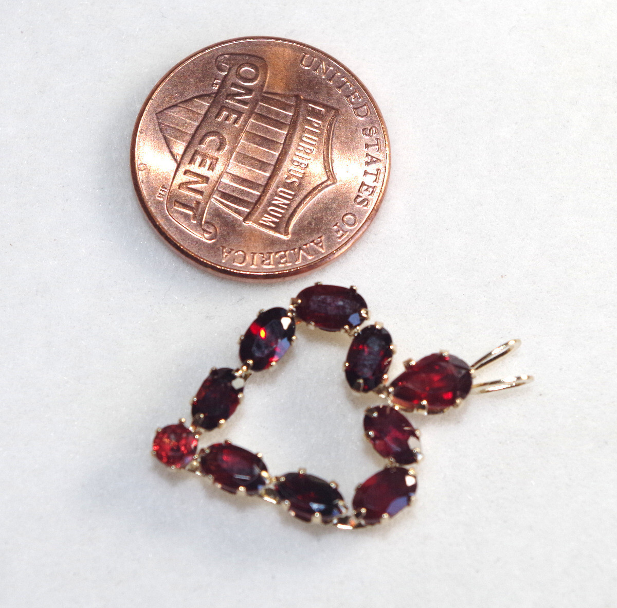 VINTAGE 10K GORGEOUS LARGE 26 MM OVAL MOSAMBIQUE GARNET FANCY HEART PENDENT