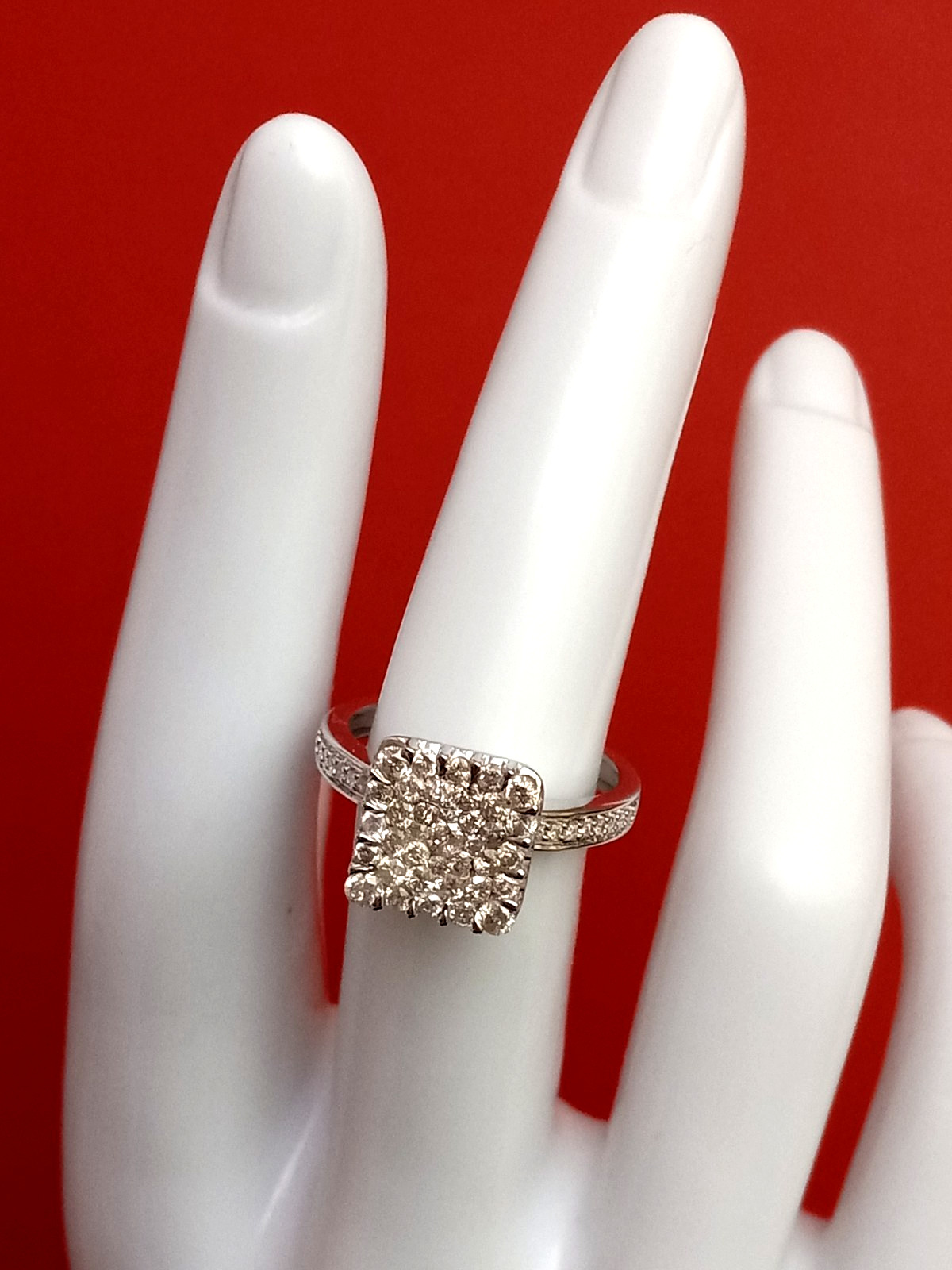 1ct Diamond (H 12) Ring in 10K White Gold Size 7, 3.70g