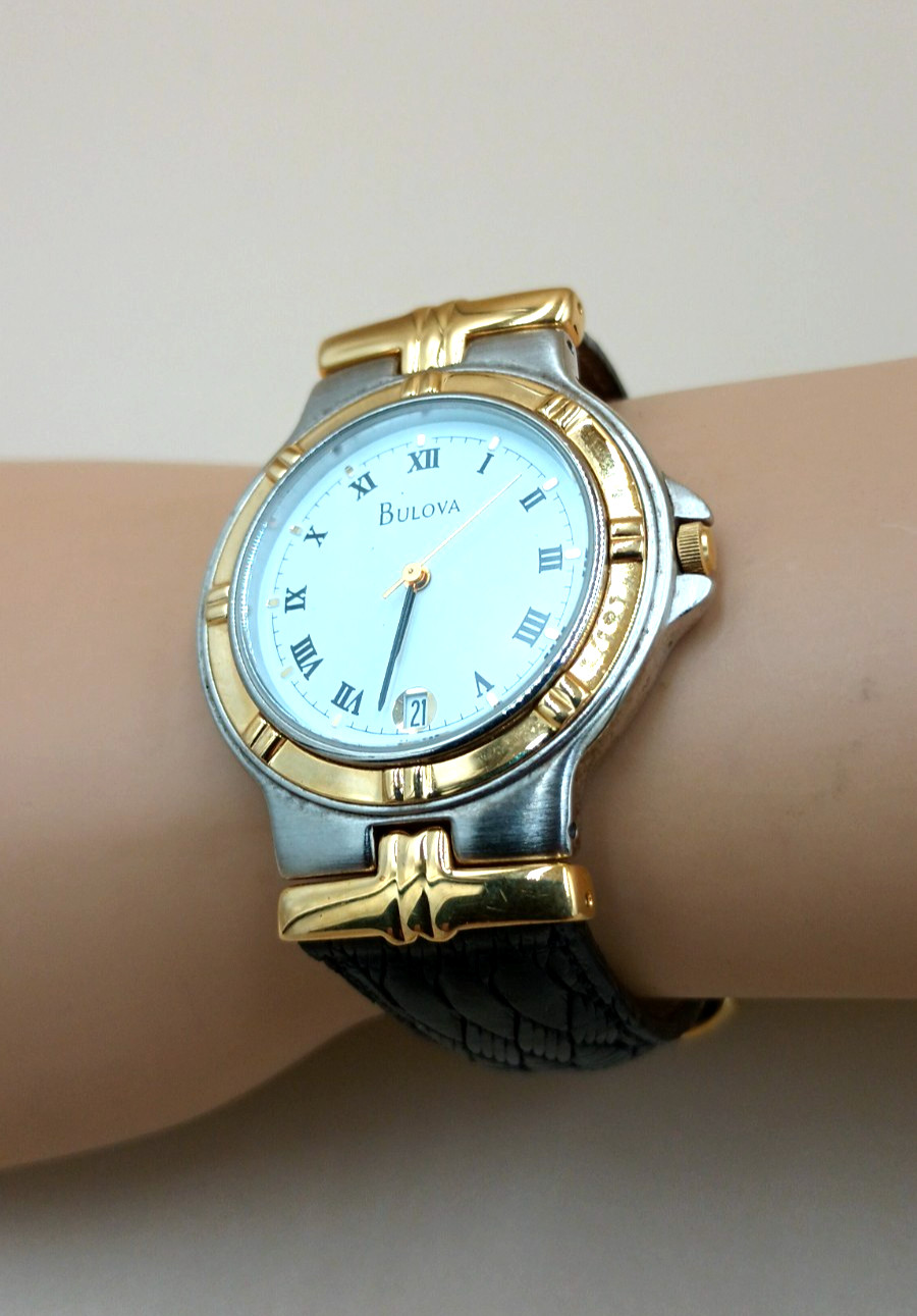 Vintage Mens BULOVA Two Tone 98B98 T8 Quartz Watch