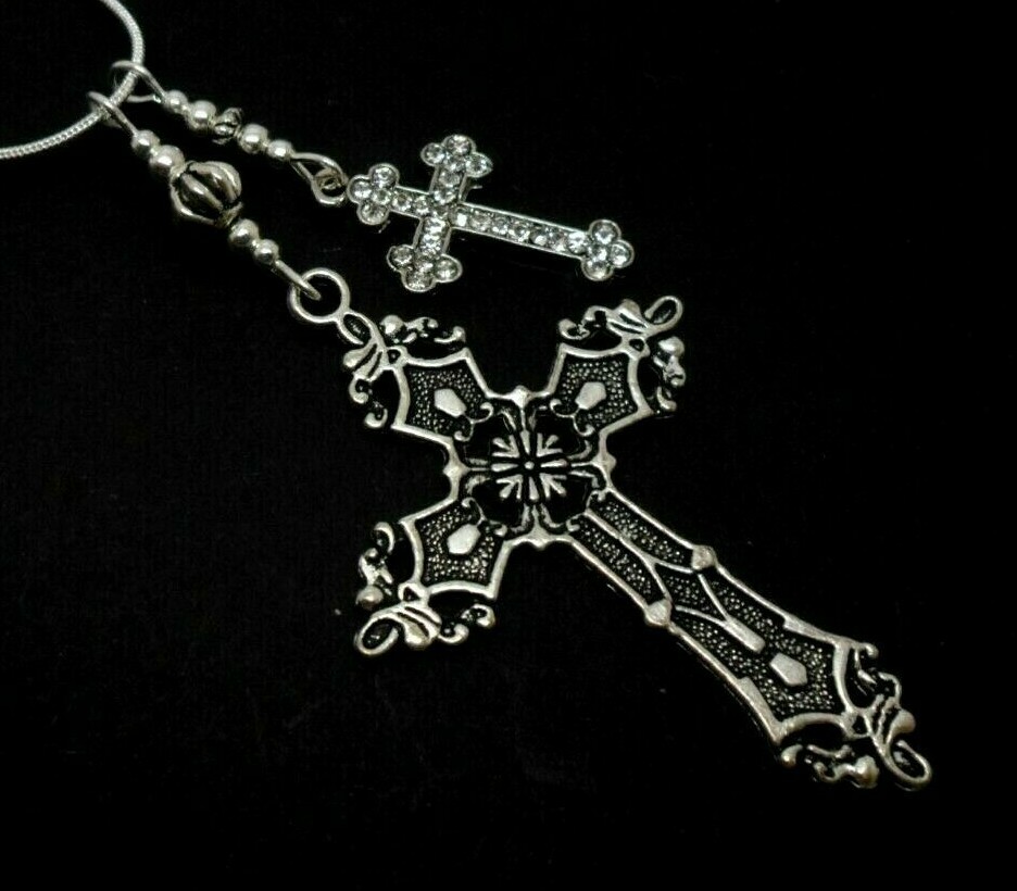 A LOVELY TIBETAN SILVER LARGE CROSS & DIAMANTE CROSS NECKLACE. GOTH. NEW.