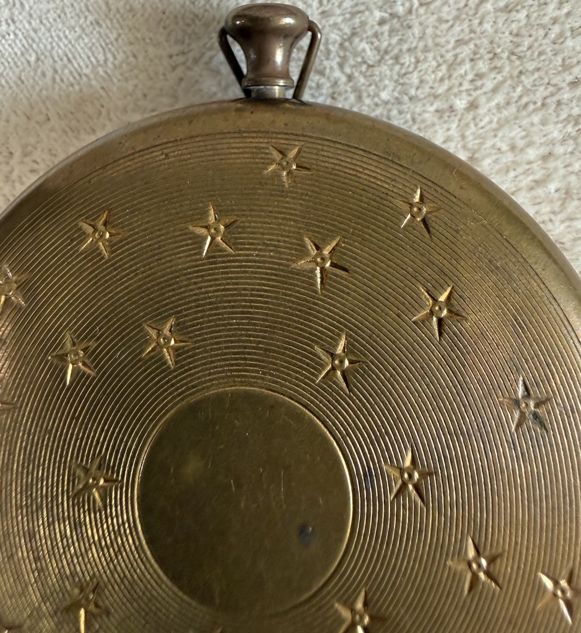 Vtg Gold Tone Round Hinged Cosmetic Compact Case Star Engraved W/Powder & Pad
