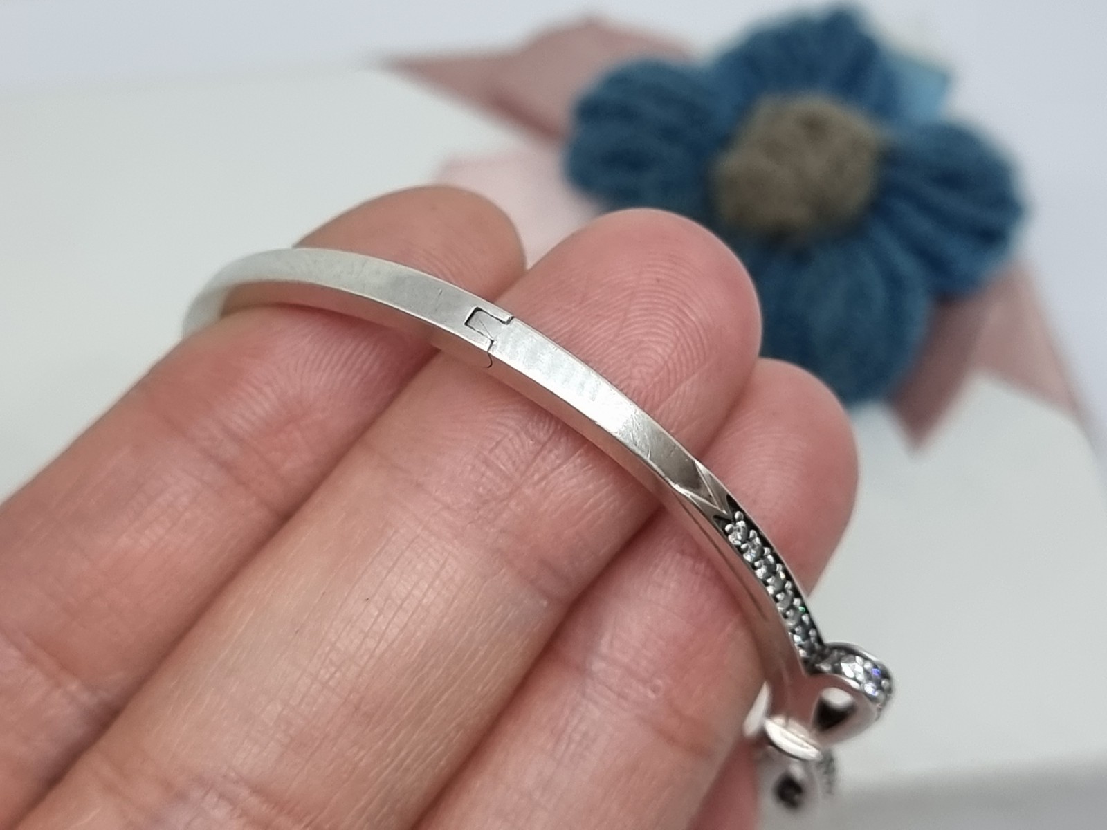 BOXED Genuine Pandora Silver Sparkling Bow Bangle Size 1 💕 16cm