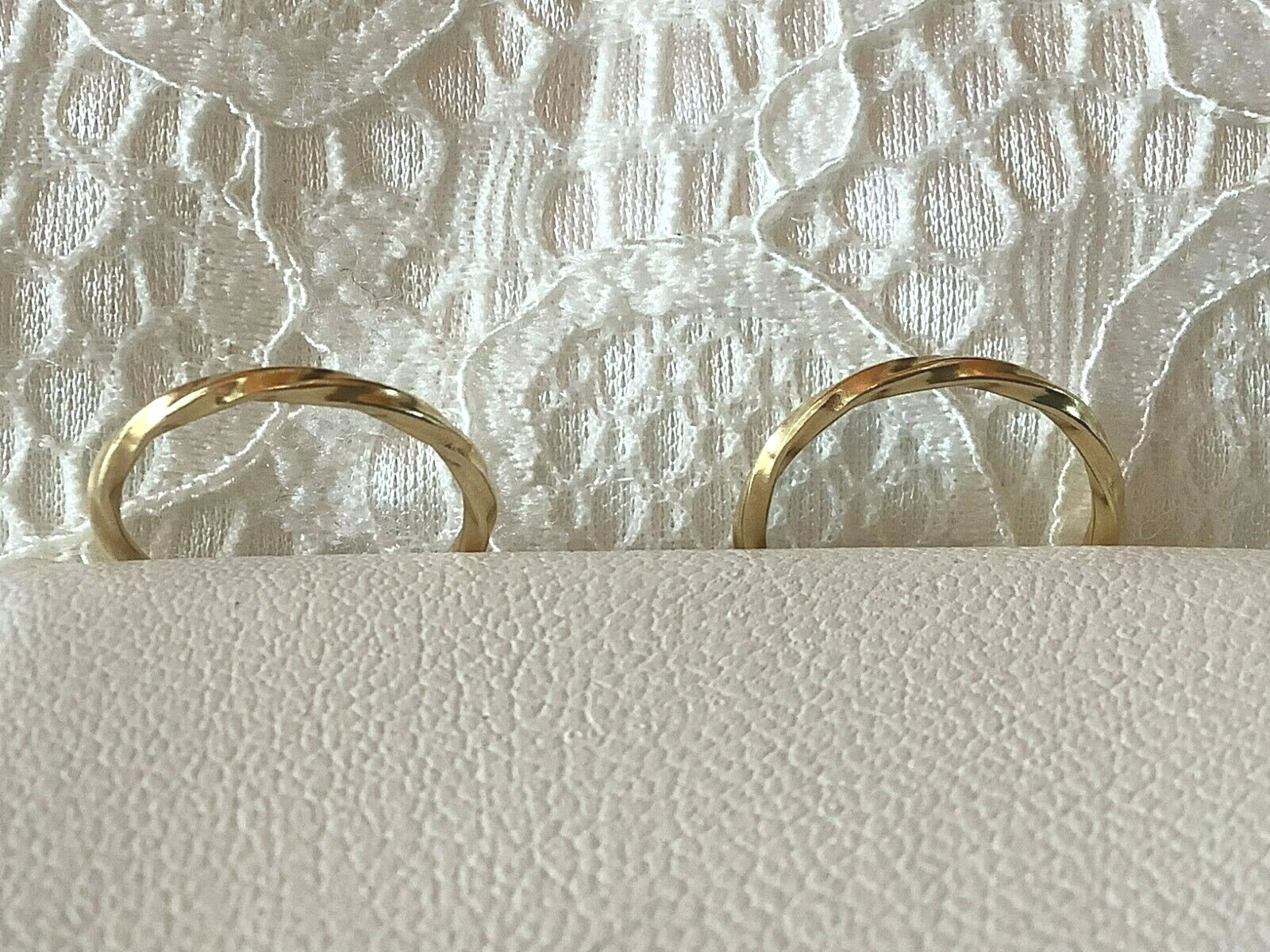 14k Yellow Gold Twisted 5/8 Inch Hoop Latch Back Earrings 1.5 grams
