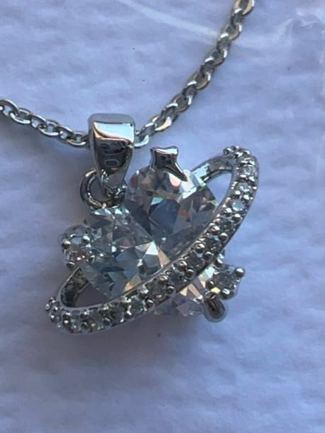 Silver Tone Fashion Pendant Necklace Elegant Pre-Owned Excellent Condition
