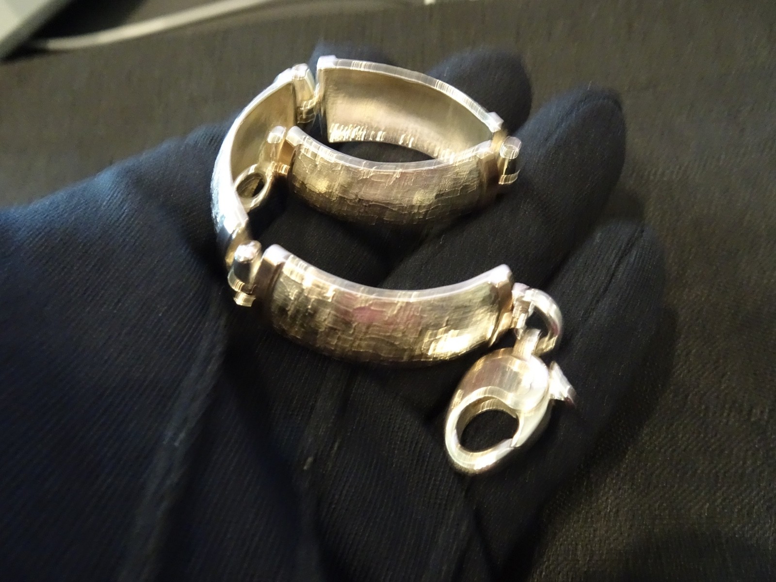 #779 SP-925 4-SECTION BANGLE LINK BRACELET-FANCY–READY FOR A QUEEN