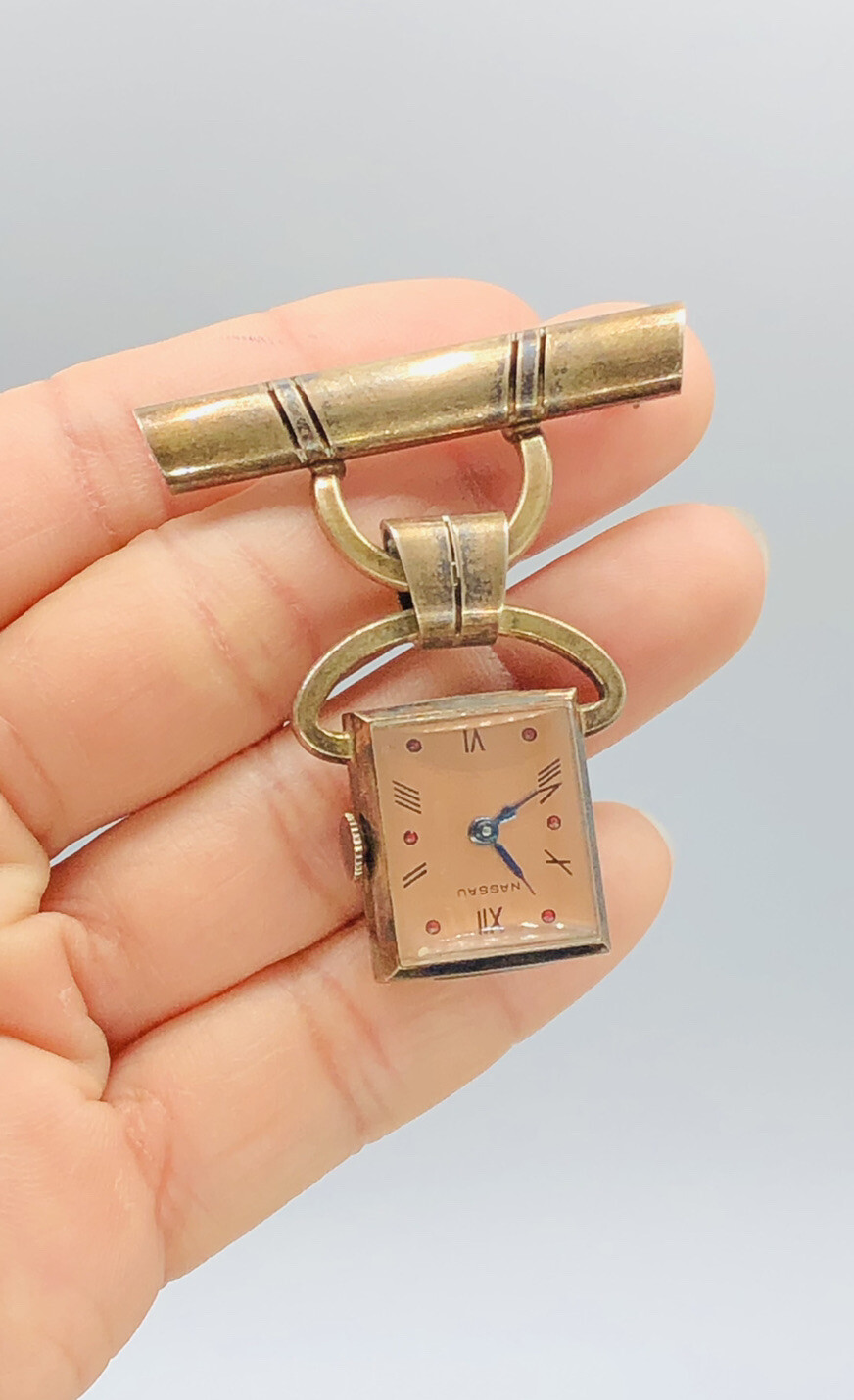 Vtg NASSAU 1OK Gold Plated Brooch Pin WATCH Wind Up 17 Jewels Swiss RUNNING