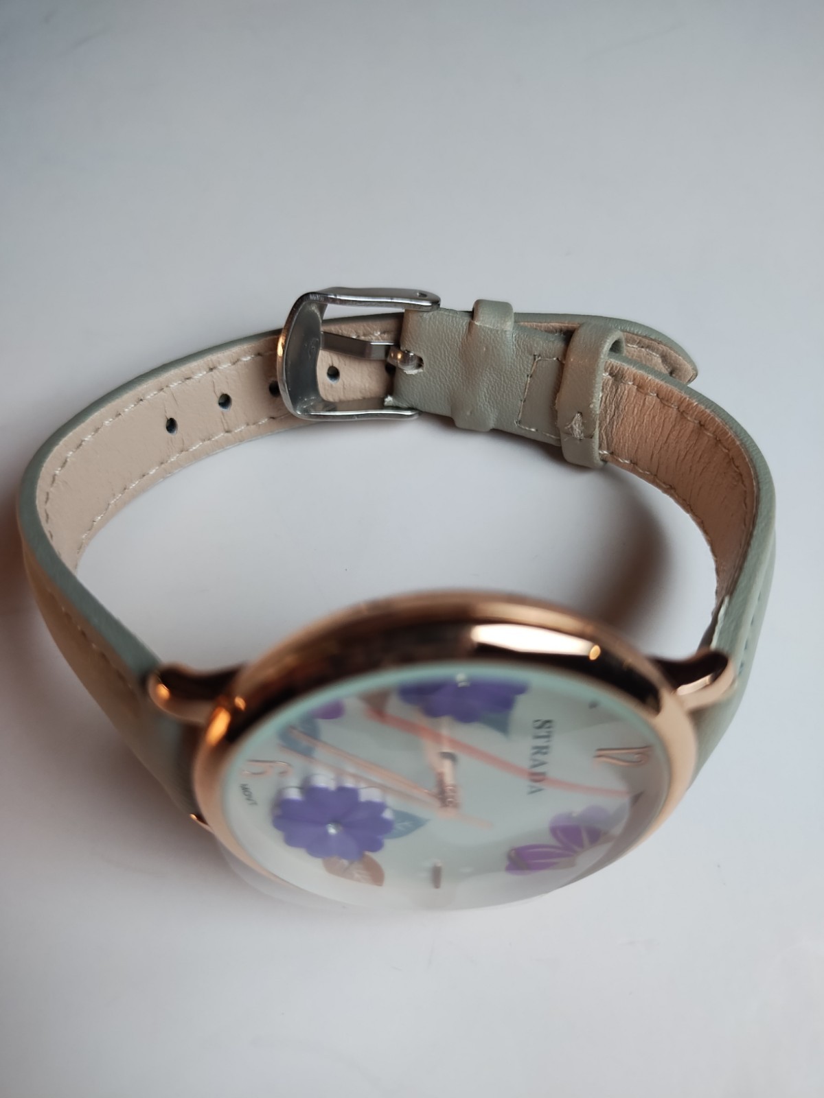 Strada Womens Floral Dial Gold Tone Fashion Watch Purple 3D Flowers New with Box