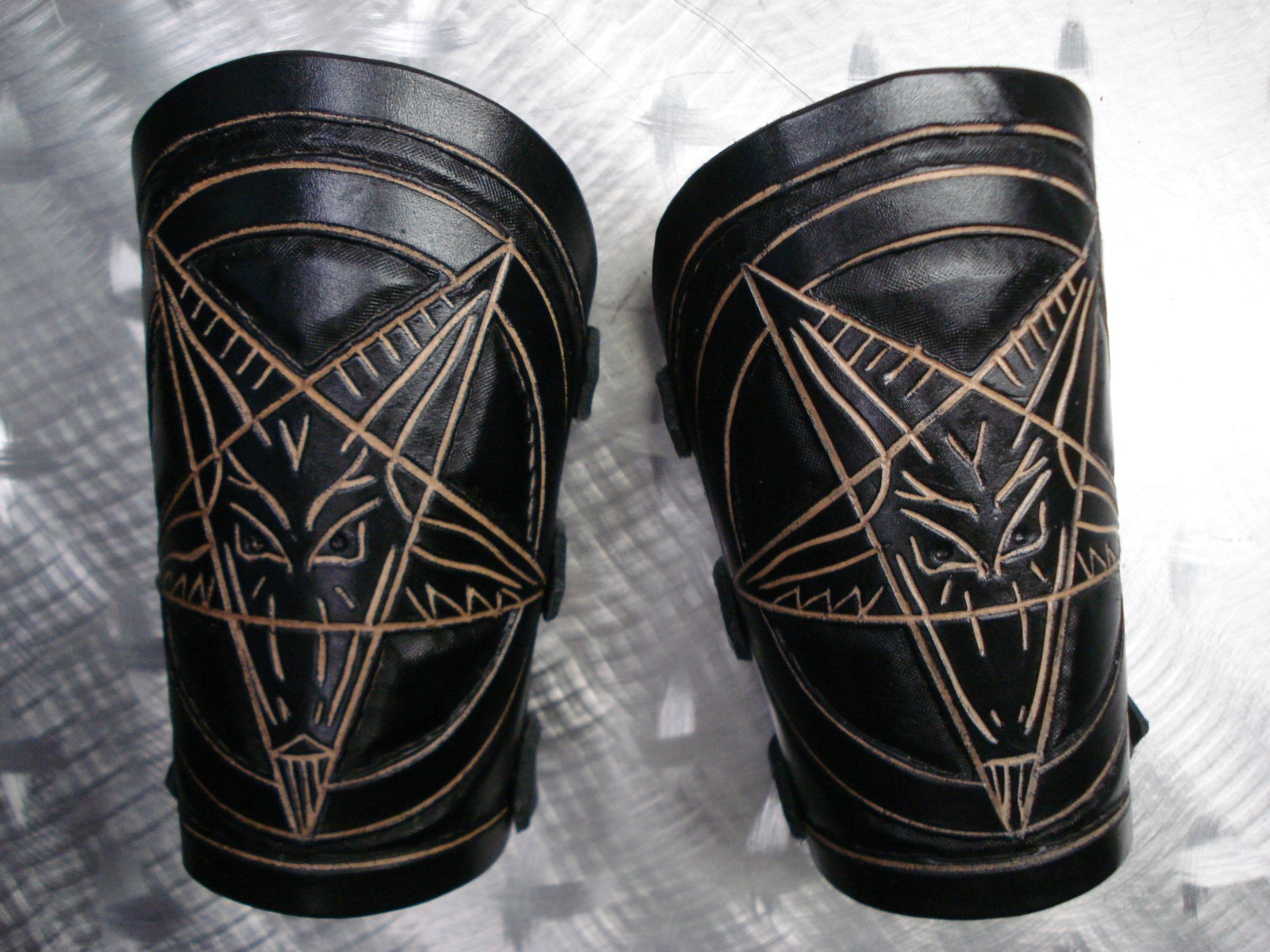 SETHERIAL.. LEATHER CARVED PENTAGRAM GAUNTLET. BLACK METAL (MDLG0329)