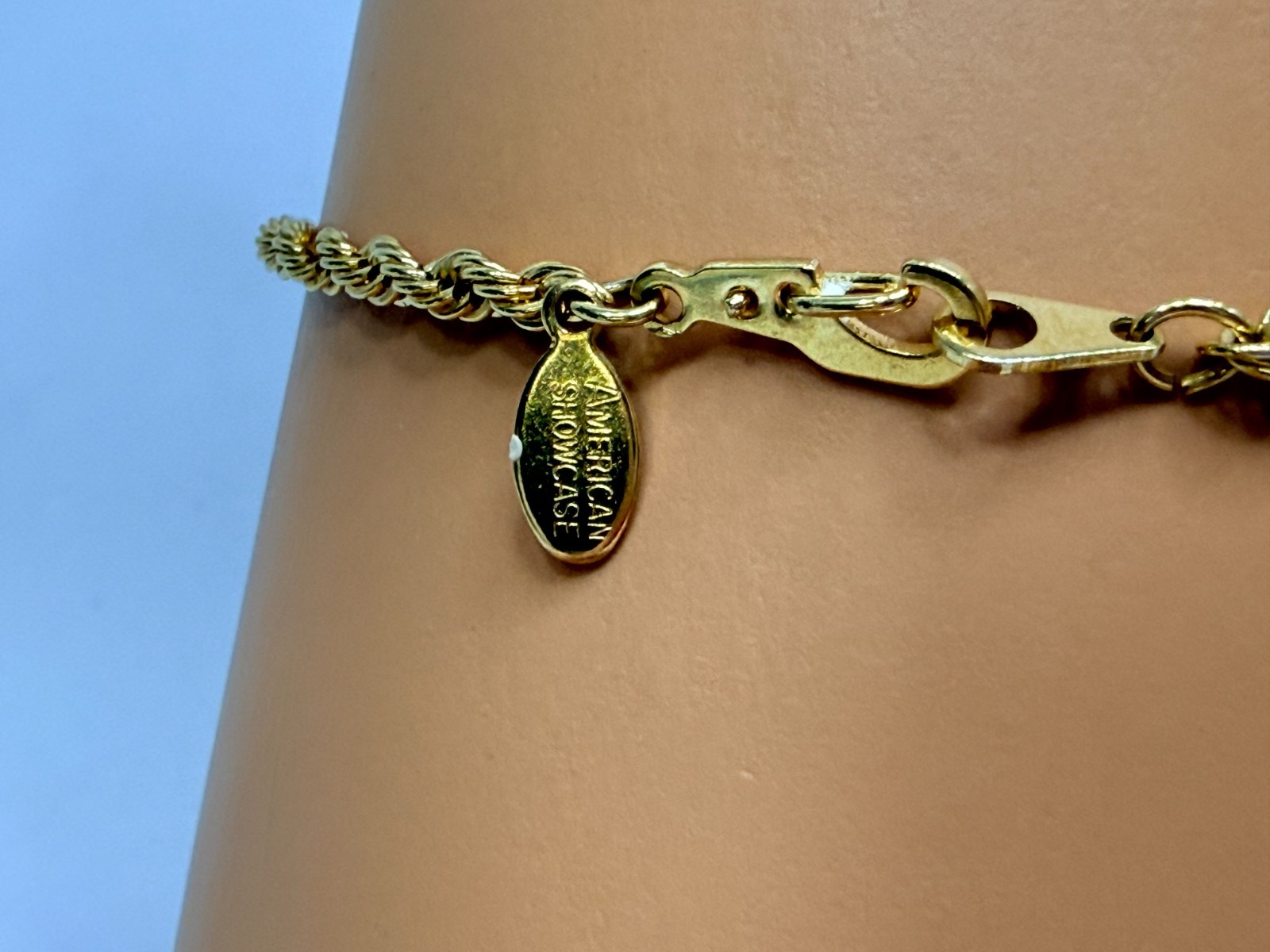 Vintage American Showcase Bracelet Gold Tone Rope Chain Single Strand Estate 7.2
