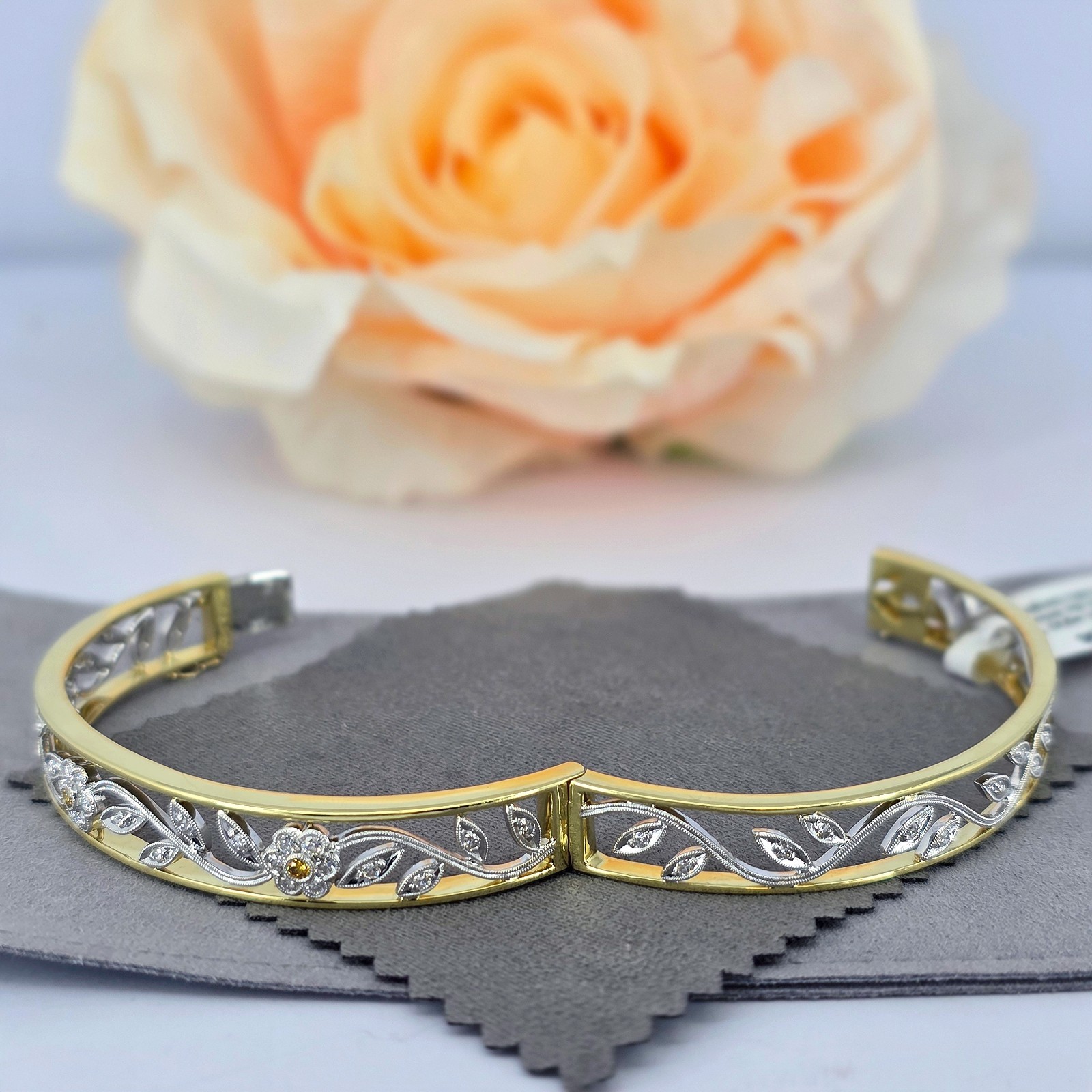 $10,890 Simon G. Trellis Floral 18kt Two-Tone 1ctw Natural Diamond Bracelet
